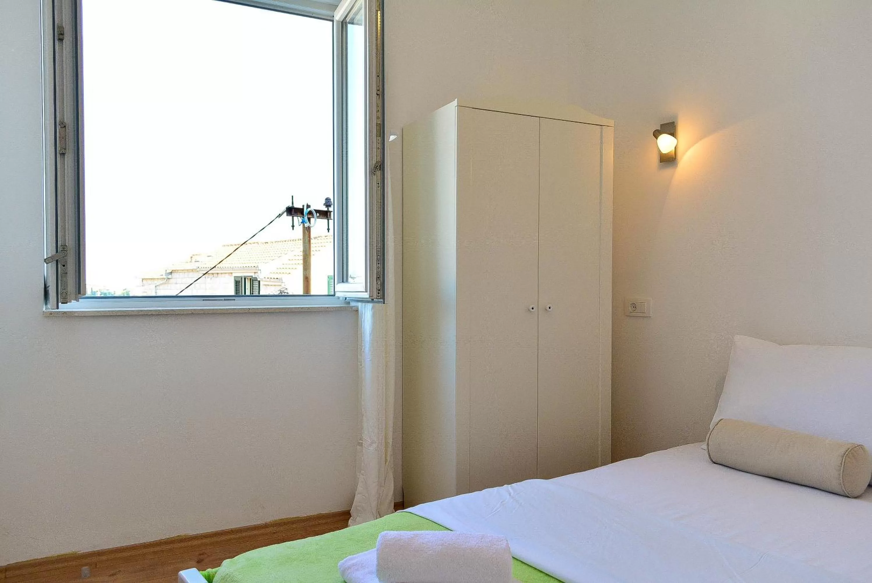 Photo of the whole room, Bed in Golden B&B