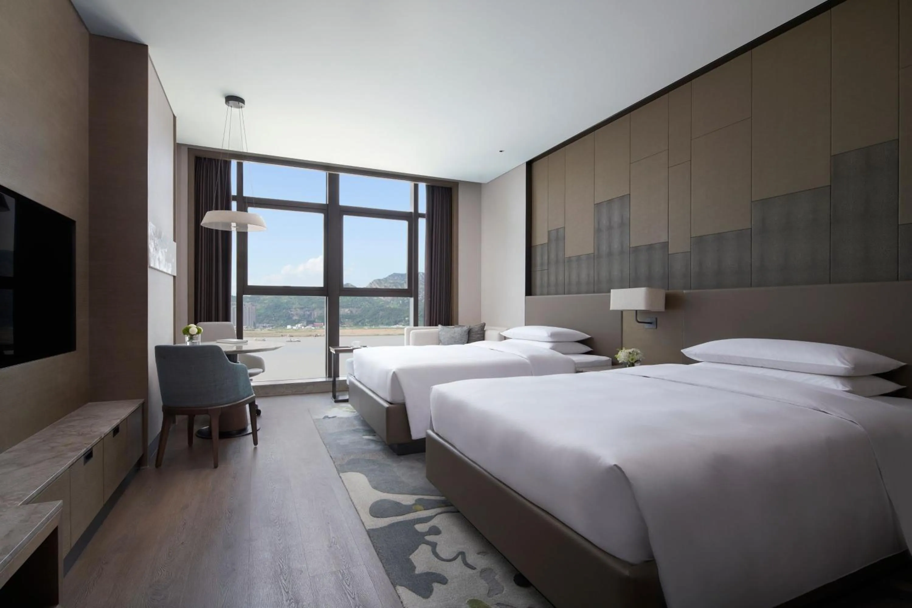 Photo of the whole room, Bed in Wenzhou Marriott Hotel
