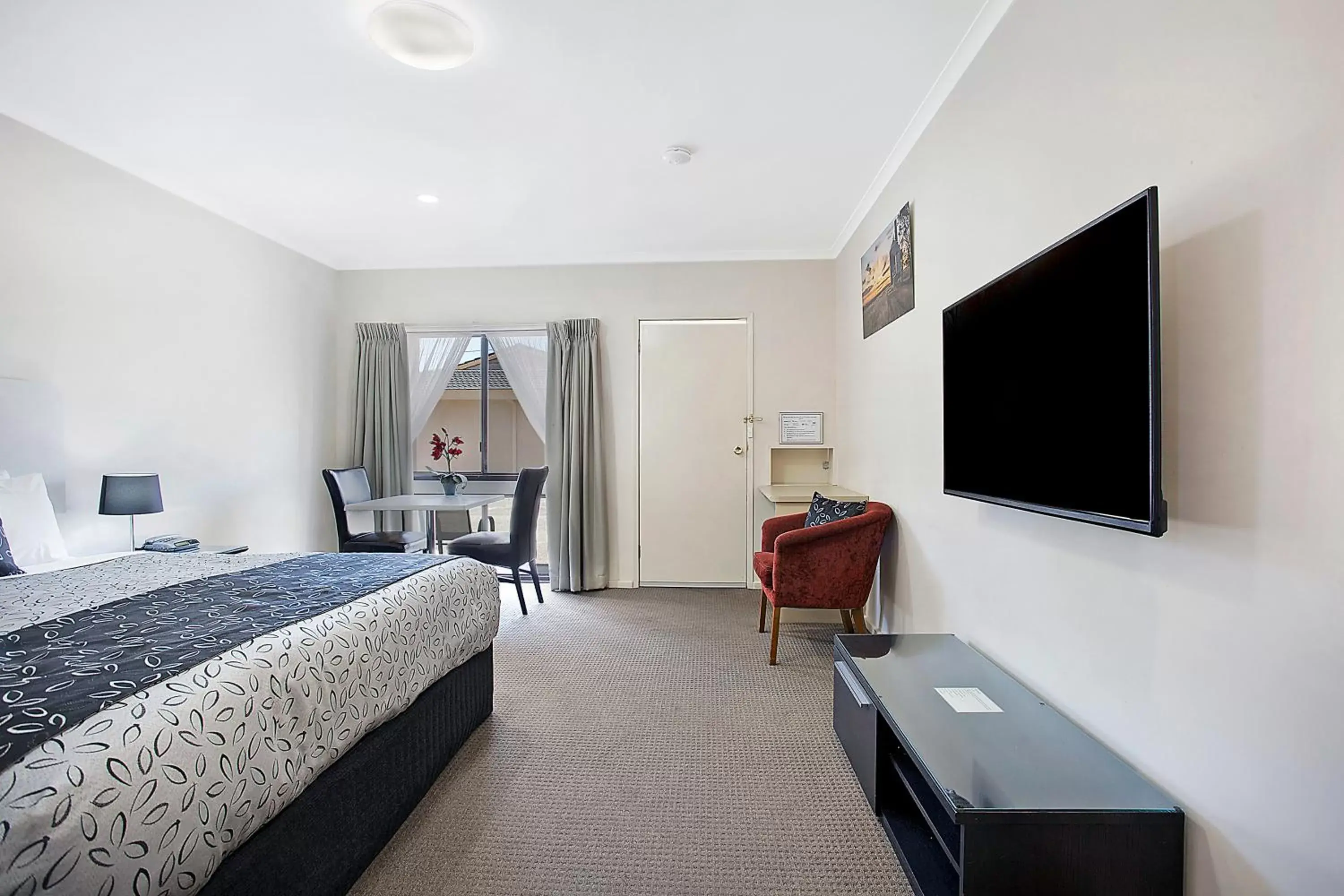 King Room in Comfort Inn May Park King Room in Comfort Inn May Park