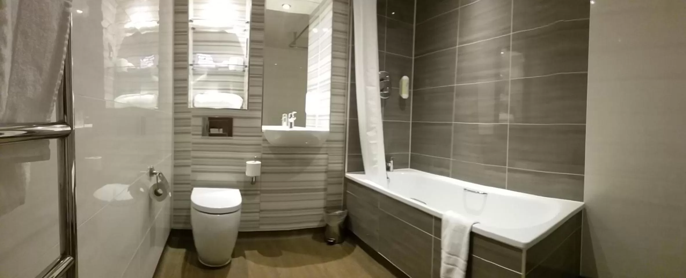 Bathroom in The Kings Head Inn Wetherspoon