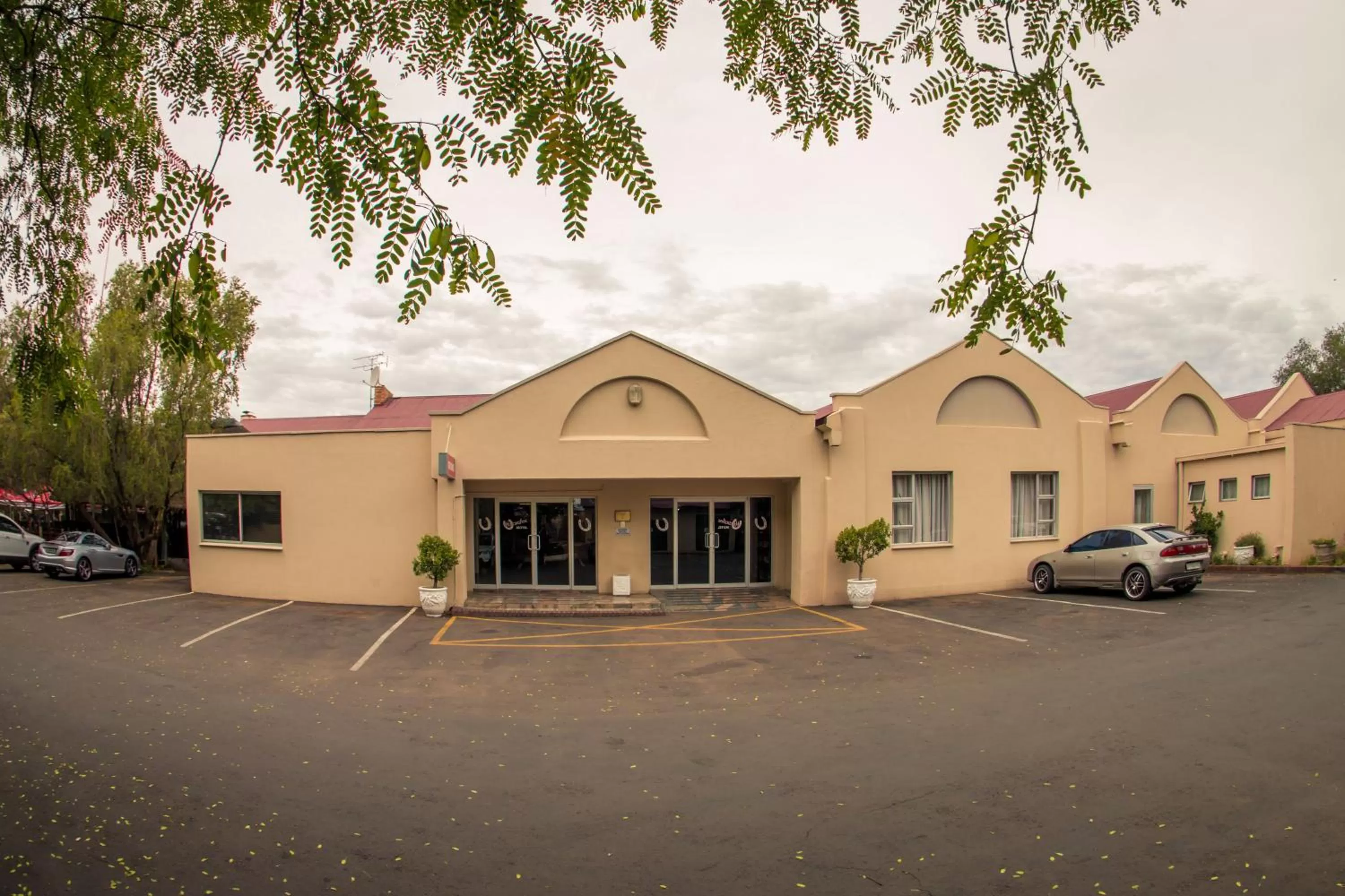 Property building in Horseshoe Inn and Conference Center