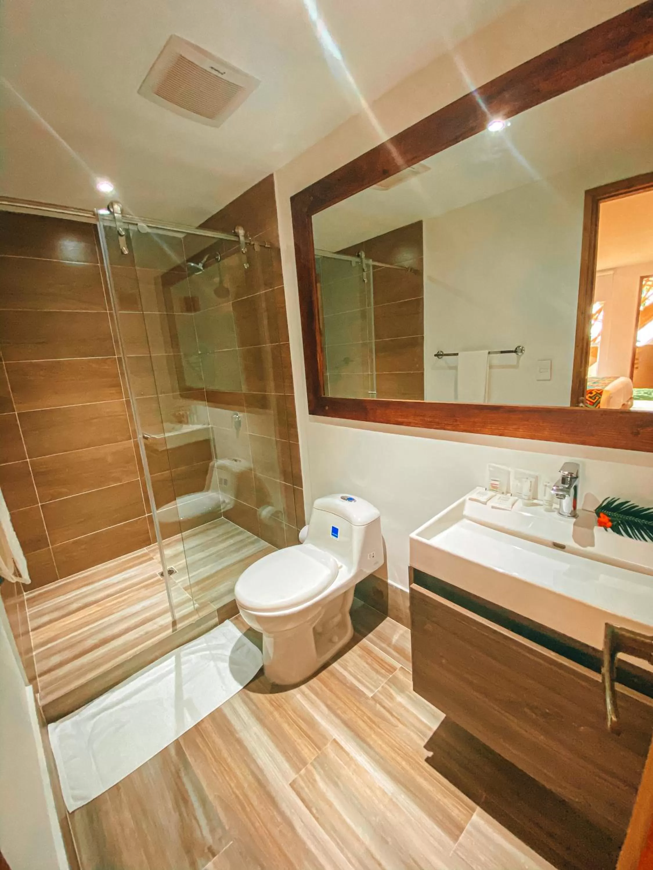 Bathroom in In Di House of Reggae Boutique