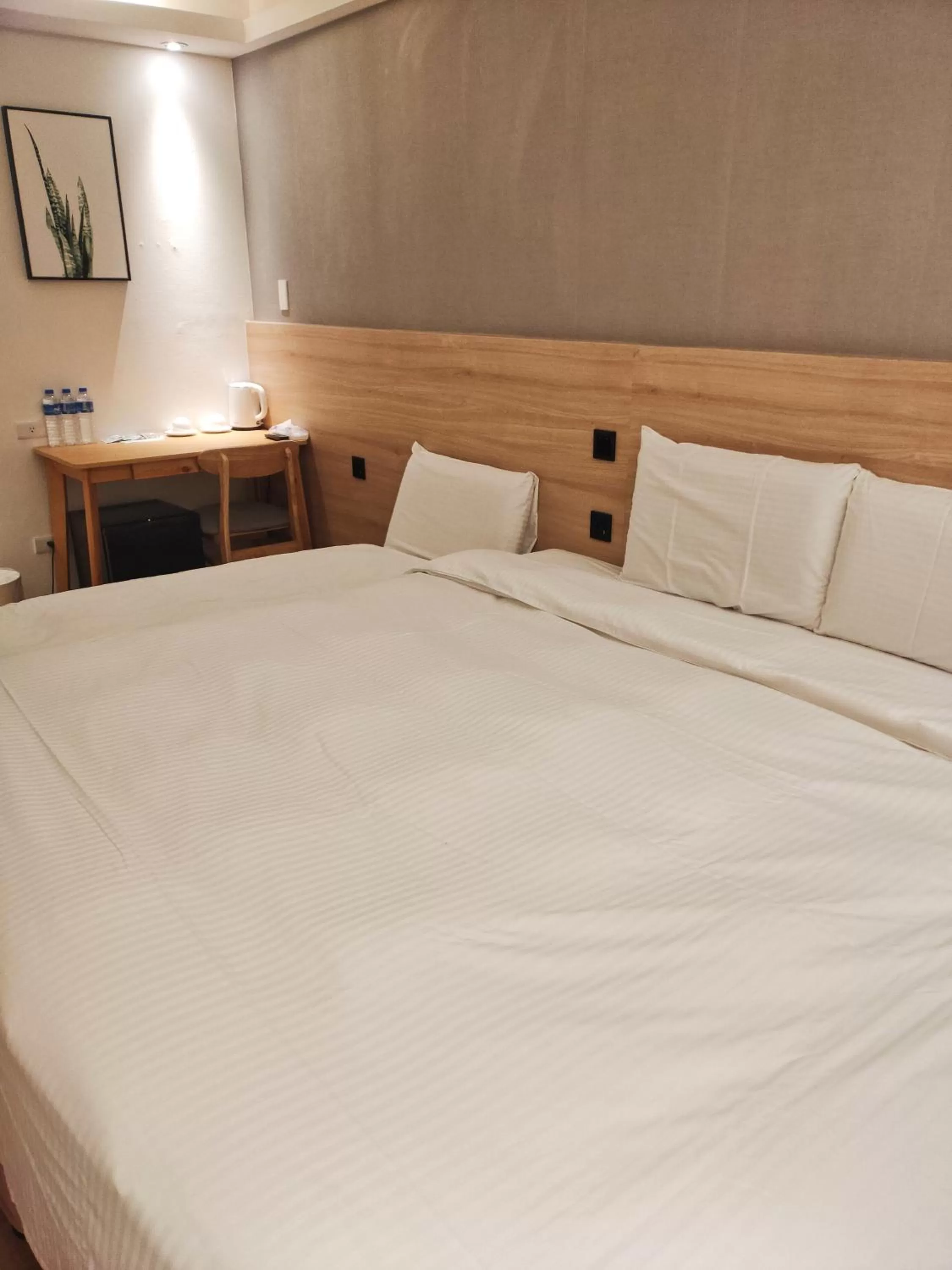 Bedroom, Bed in Fooyee Hotel - Yonghe