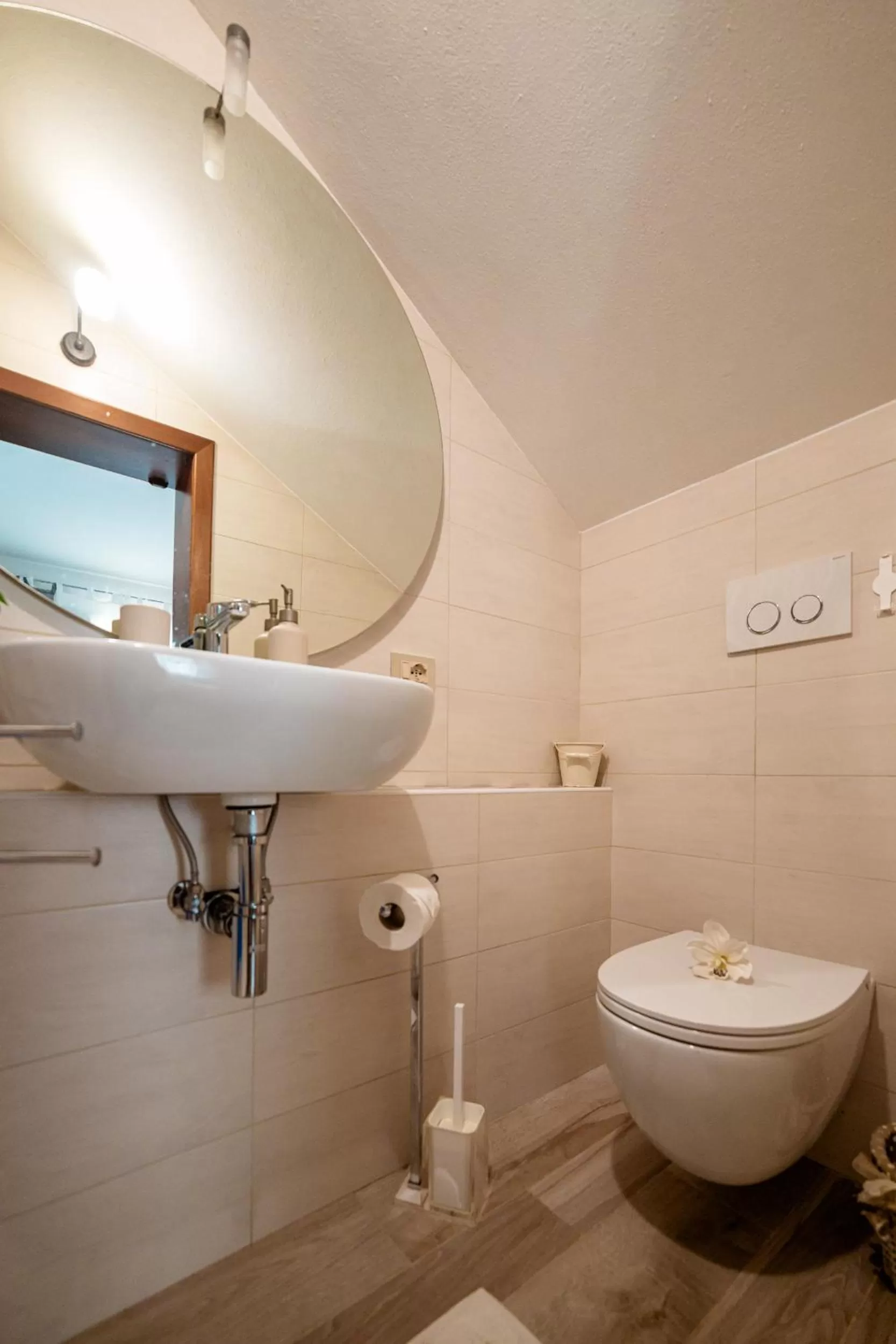 Toilet, Bathroom in B&B Sweet Dreams