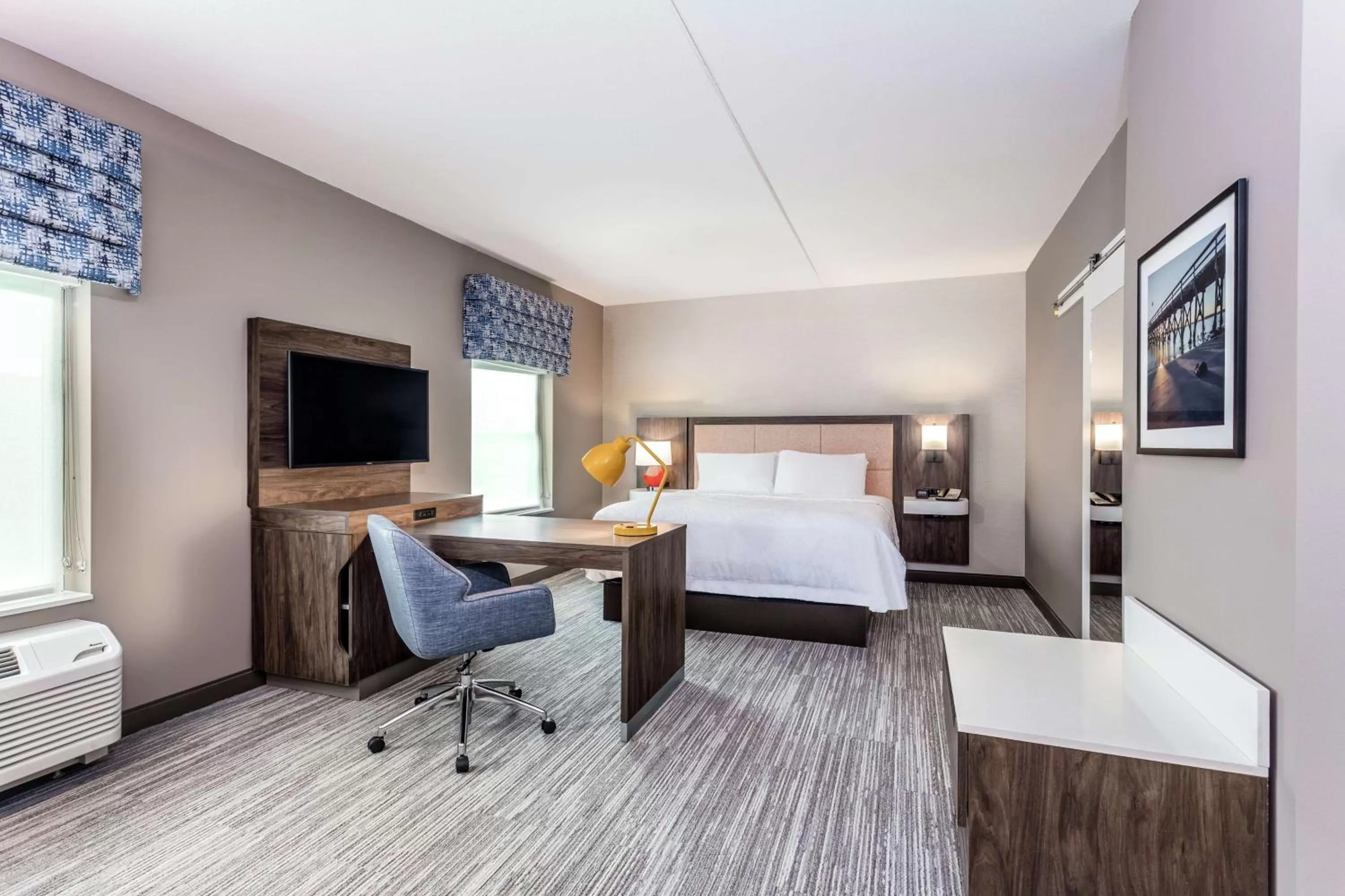 Bedroom, Bed in Hampton Inn & Suites Kittery-Portsmouth