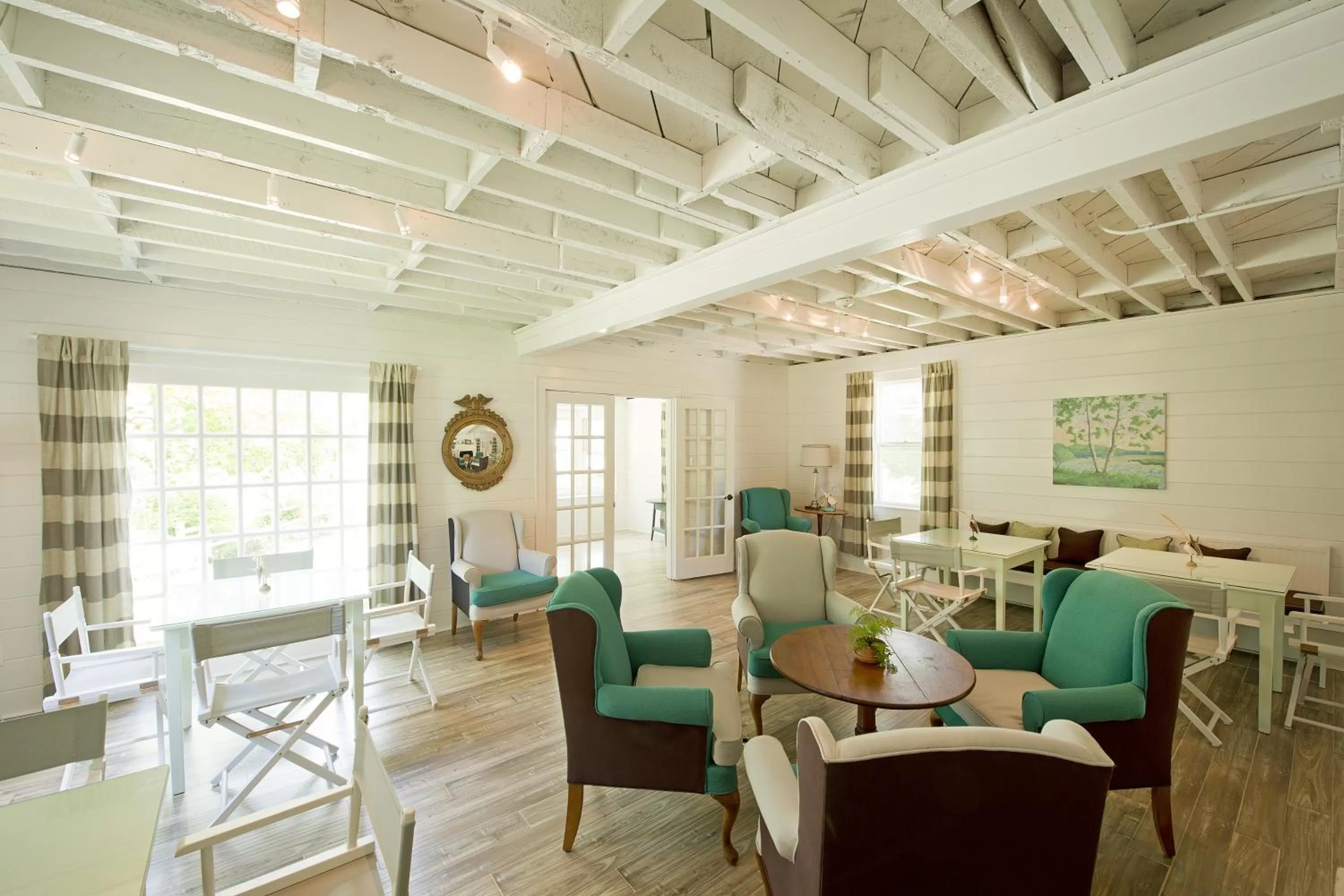 Restaurant/places to eat in The Lodge on the Cove