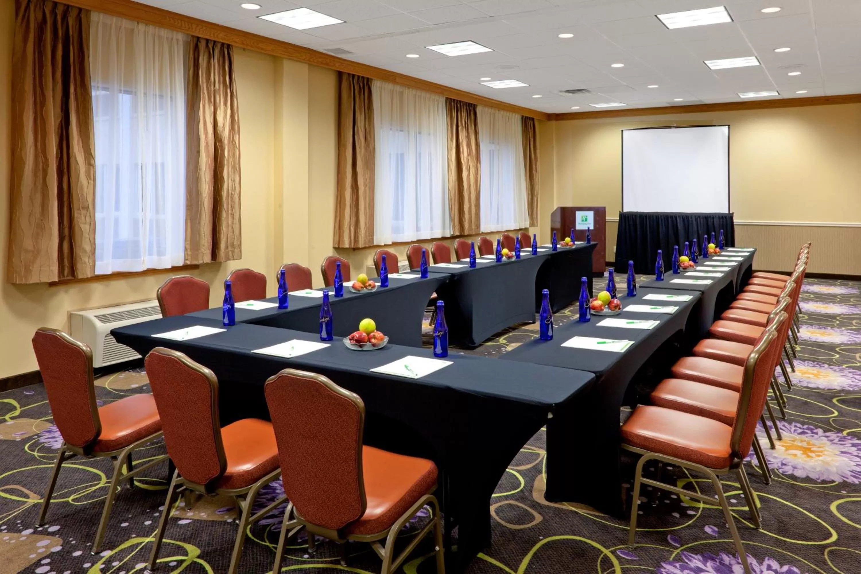 Meeting/conference room in Holiday Inn Clark - Newark by IHG