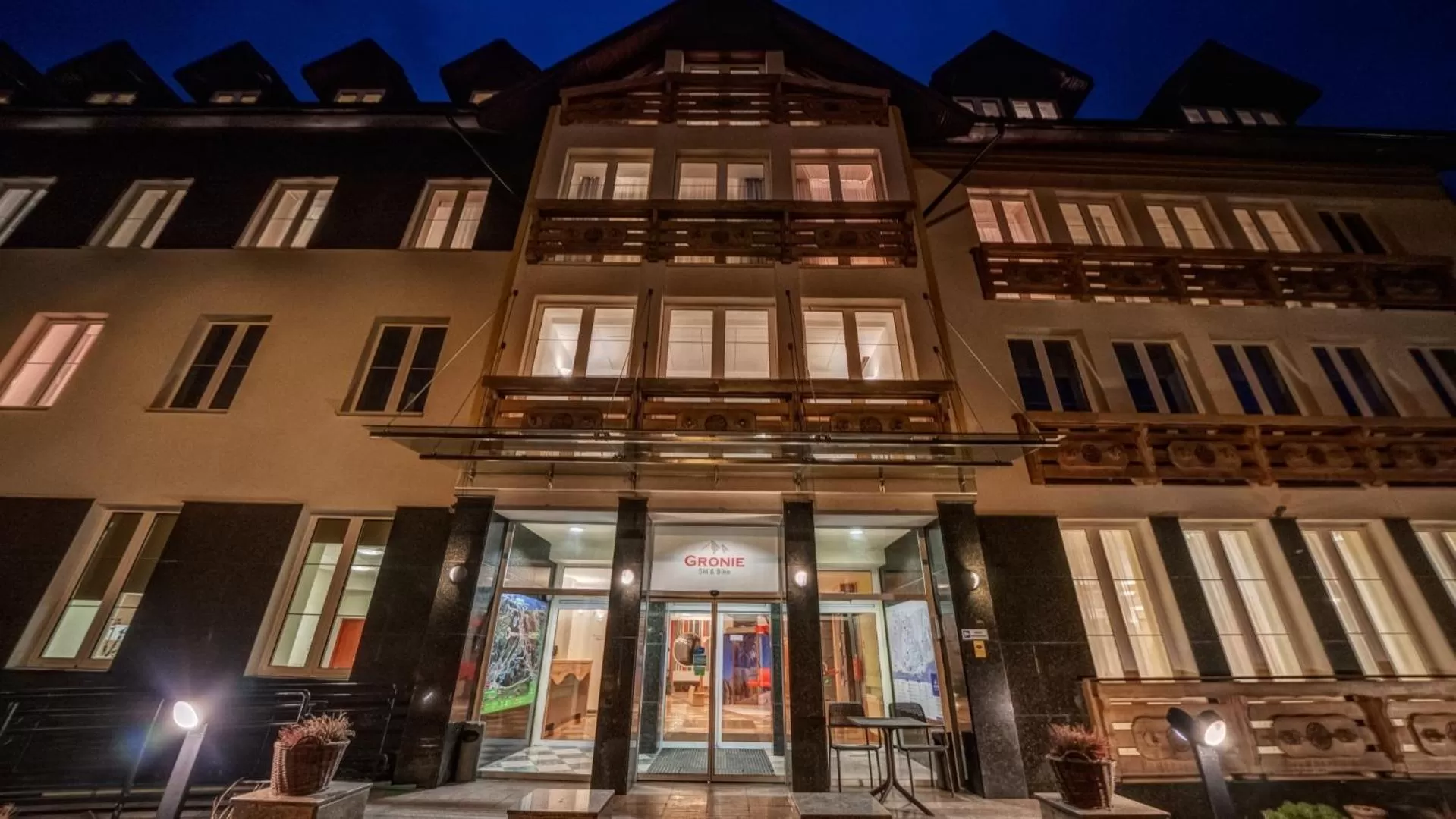 Property building in Gronie Ski & Bike