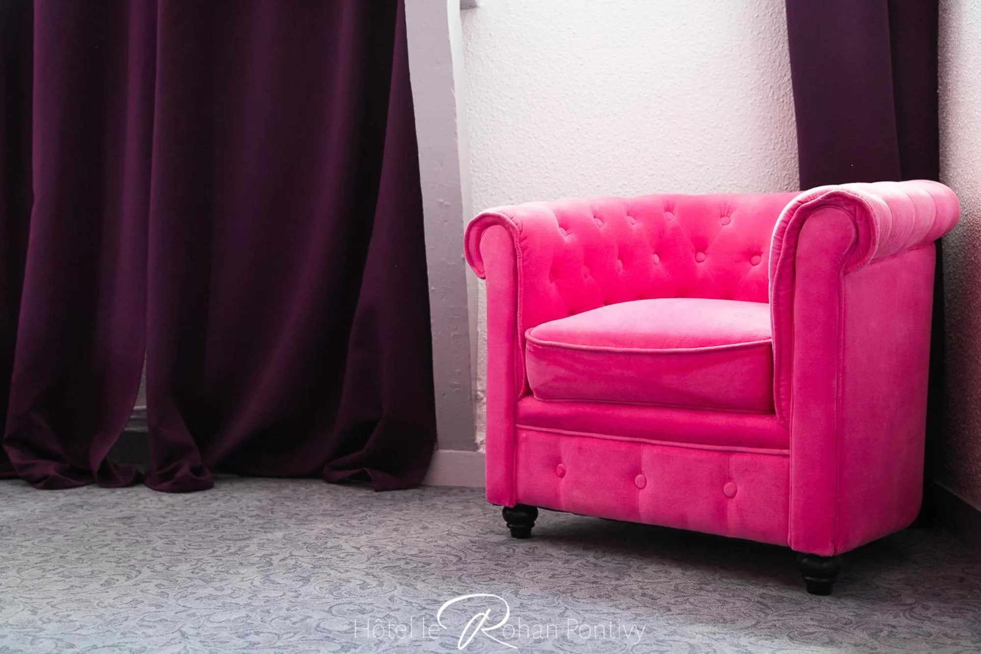 Living room in Hôtel Le Rohan Charme et Caractère