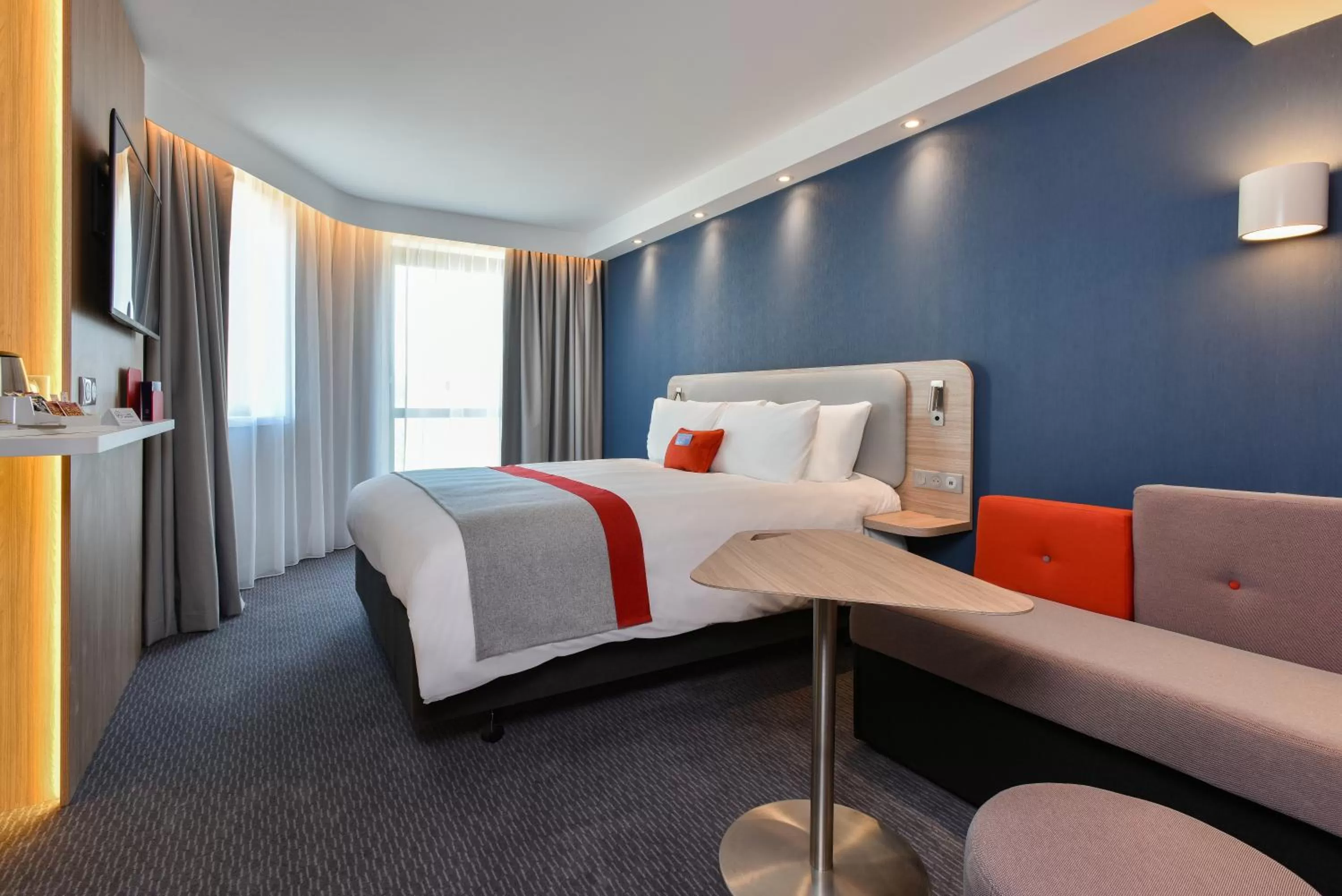 Bedroom, Bed in Holiday Inn Express - Rouen Centre - Rive Gauche by IHG