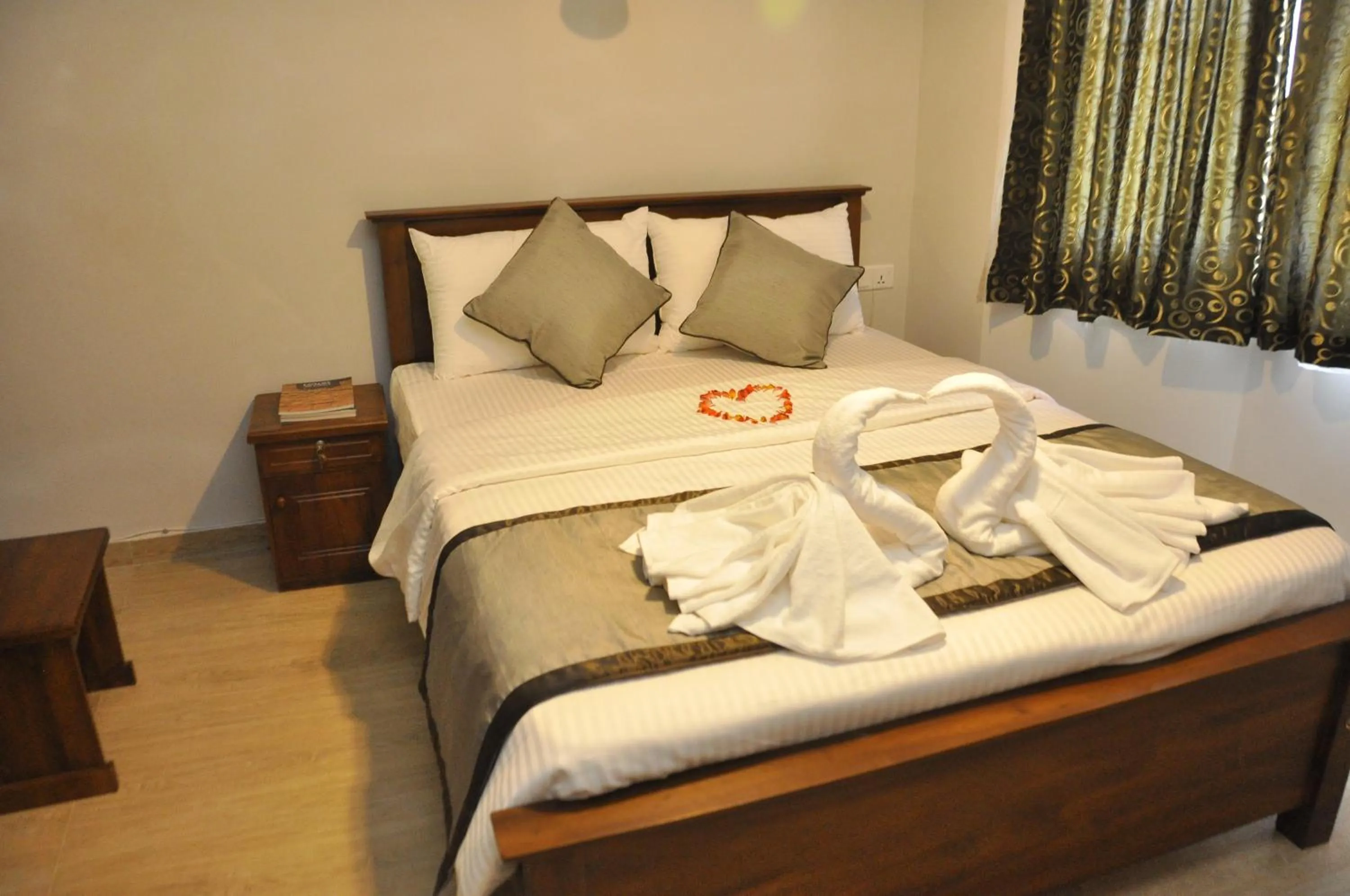 Photo of the whole room, Bed in Forest View Lodge