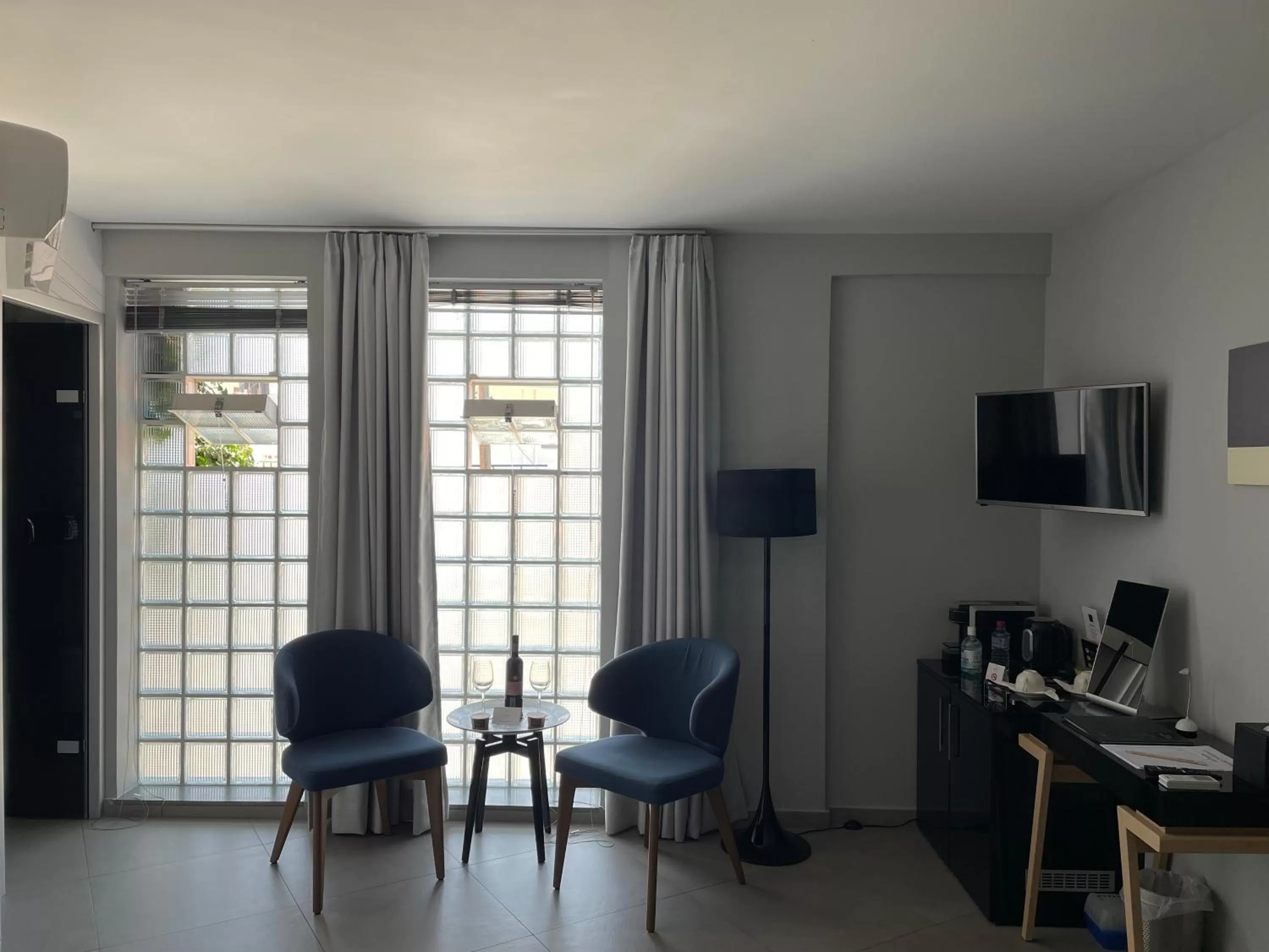 Seating area in Lavris City Suites