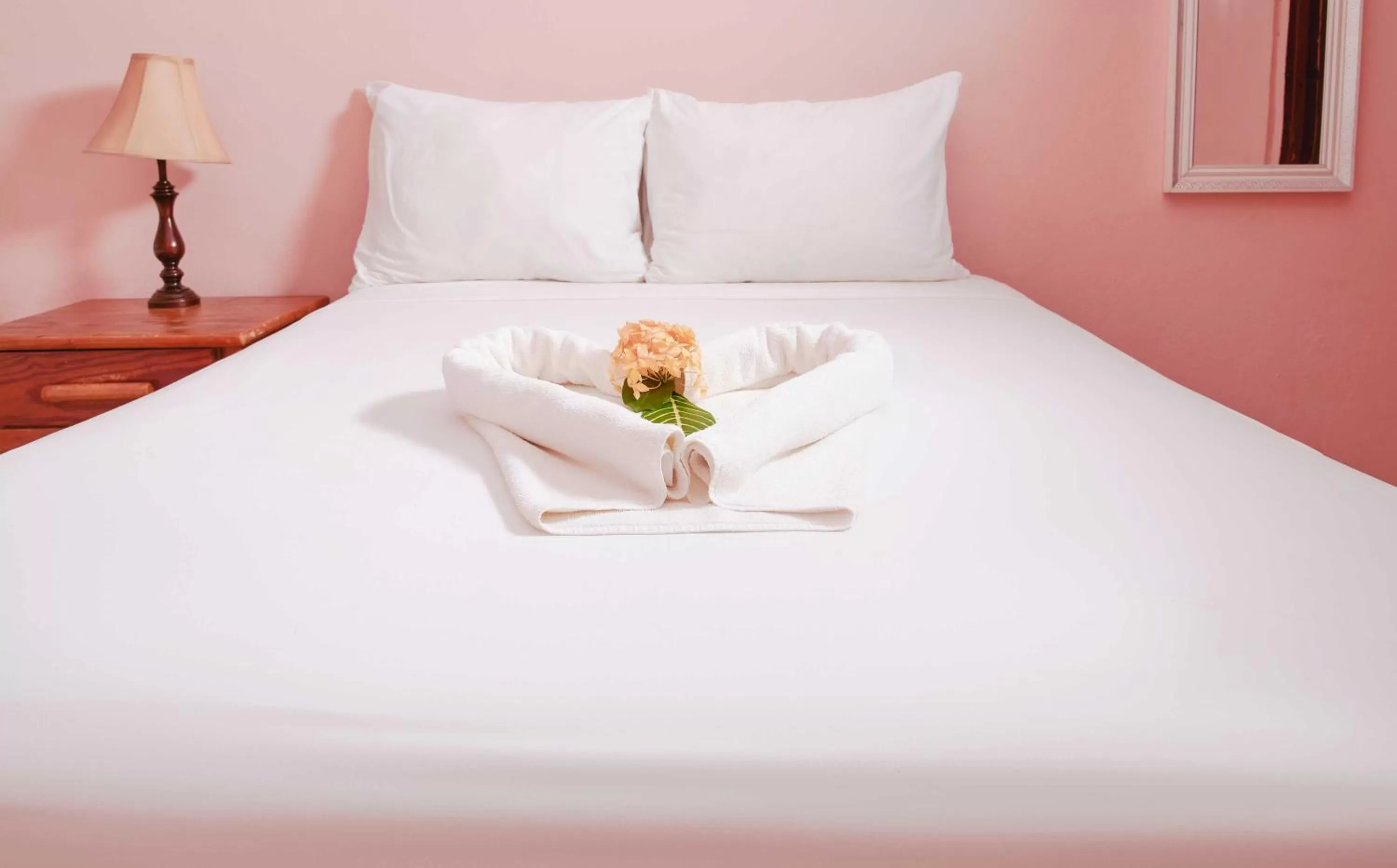 Bed in Yellow Bird Sea