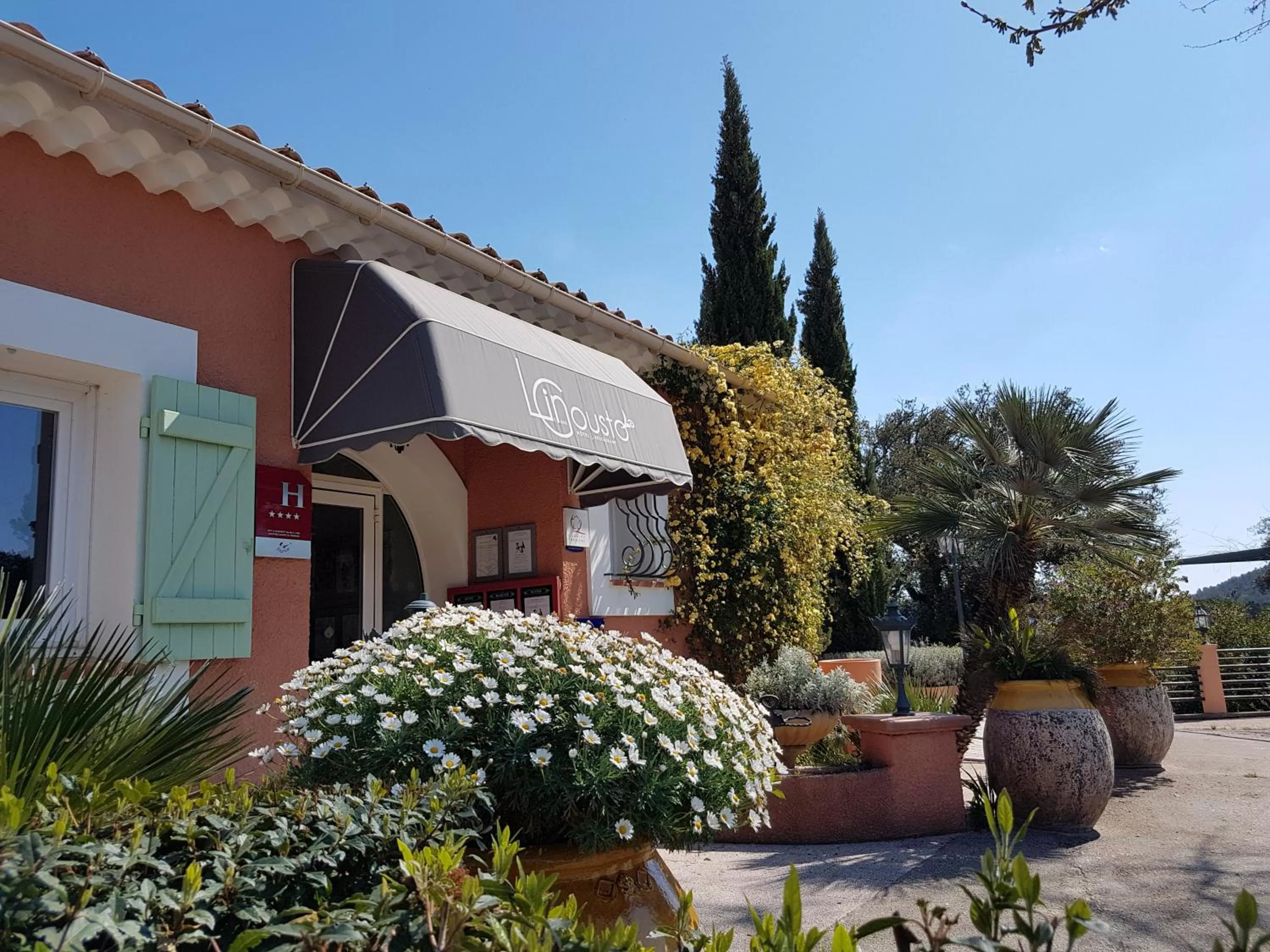 Facade/entrance in Le Mas du Lingousto