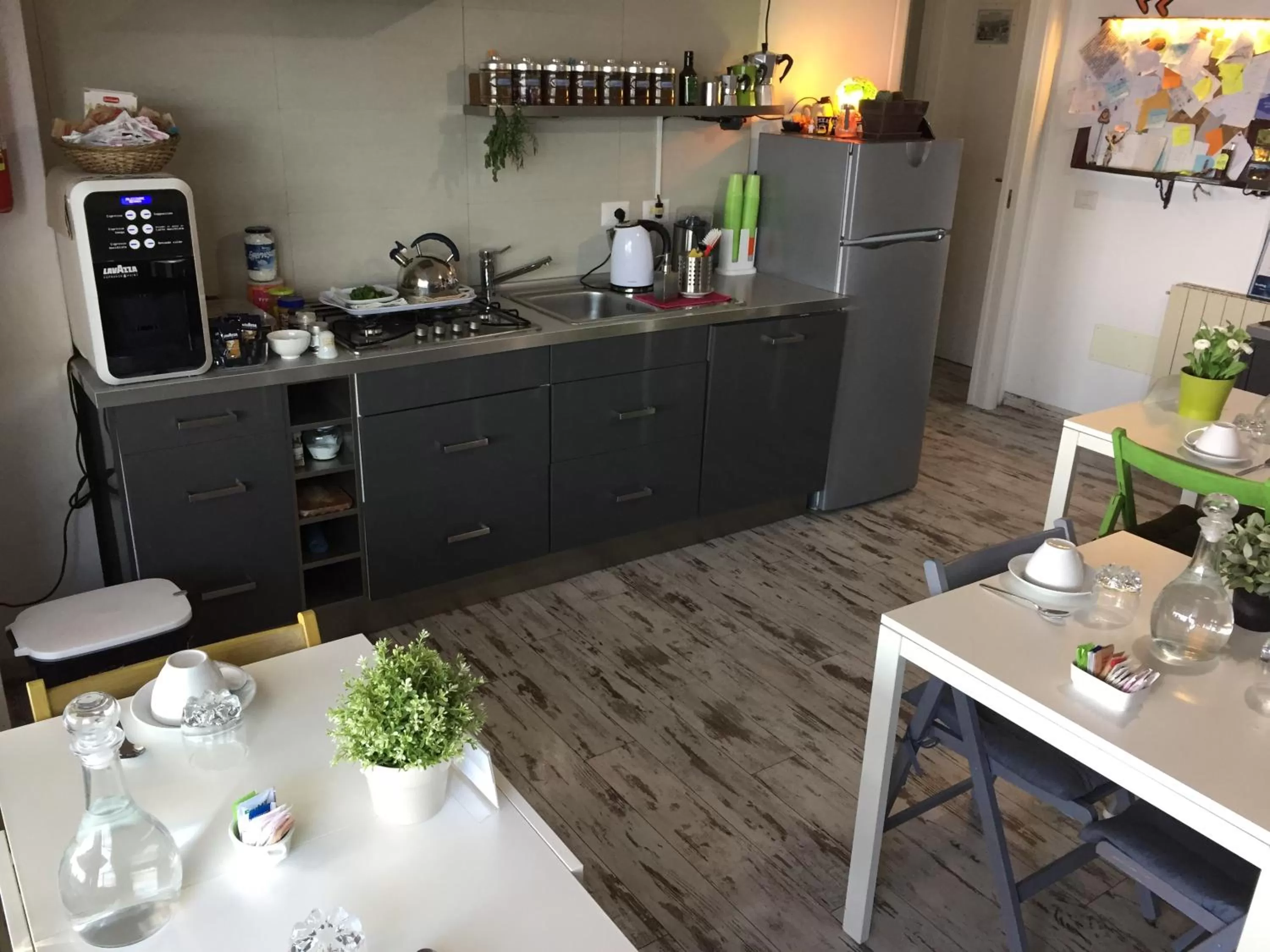 Communal kitchen in B&B La Terrazza Sul Mare Taormina