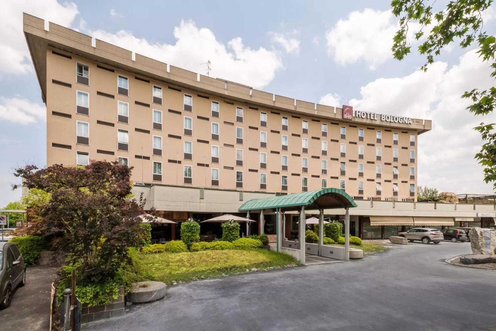 Facade/entrance in SHG Hotel Bologna