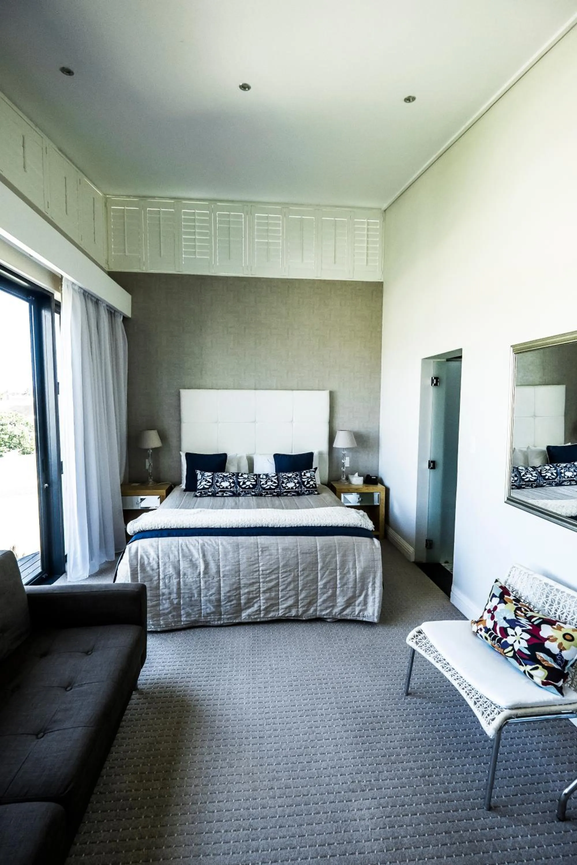 Photo of the whole room, Bed in Isango Gate