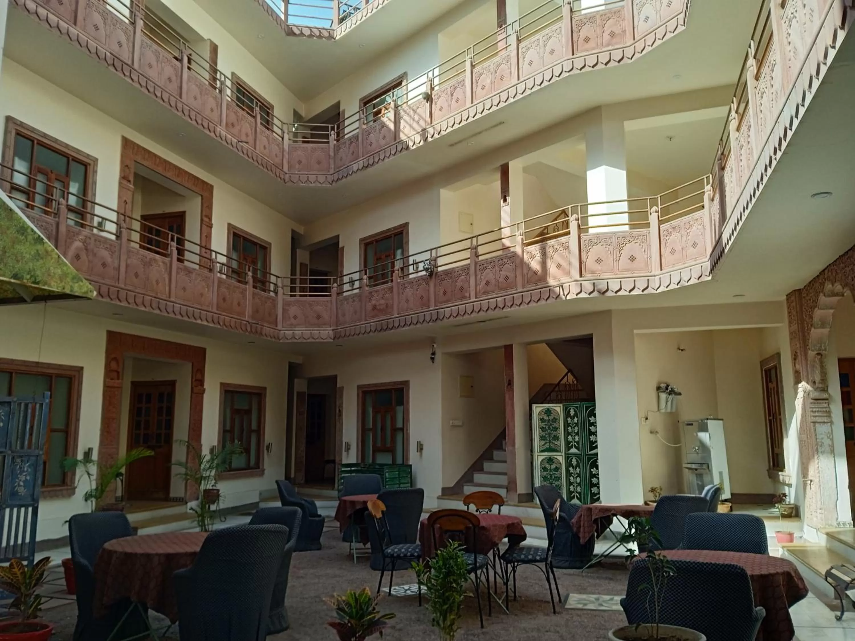 Restaurant/places to eat in Rigmor haveli