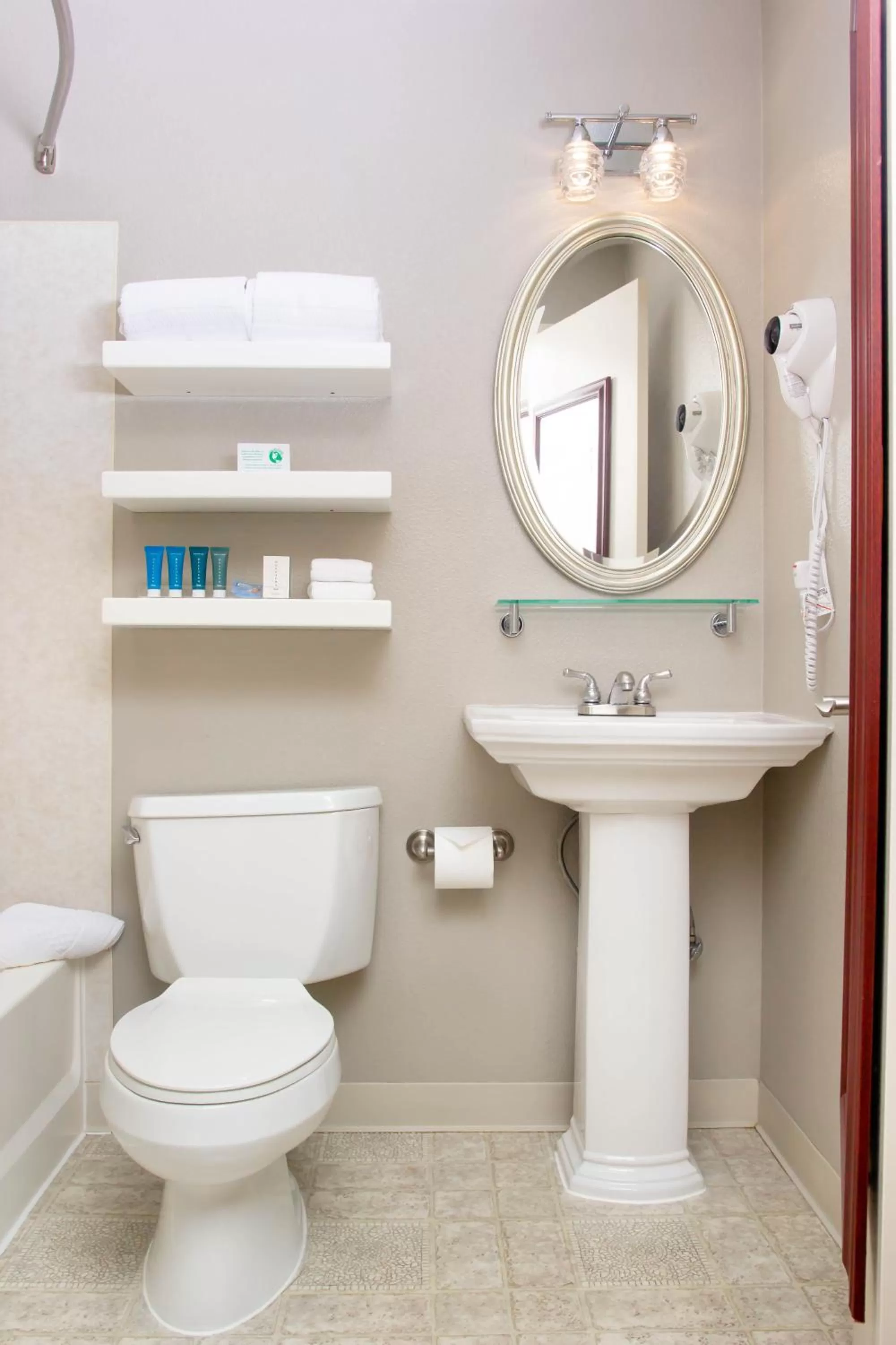 Toilet in Belltown Inn