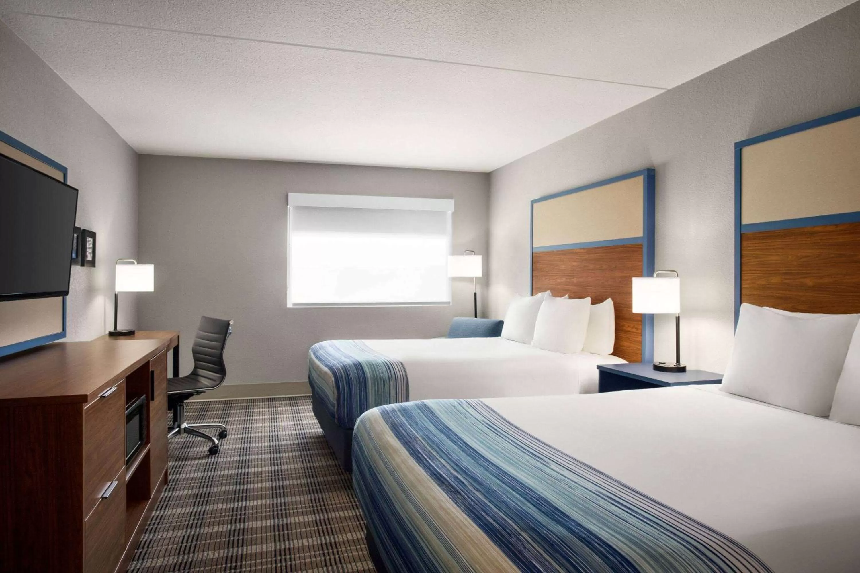 Photo of the whole room, Bed in AmericInn by Wyndham Branson & Conference Center