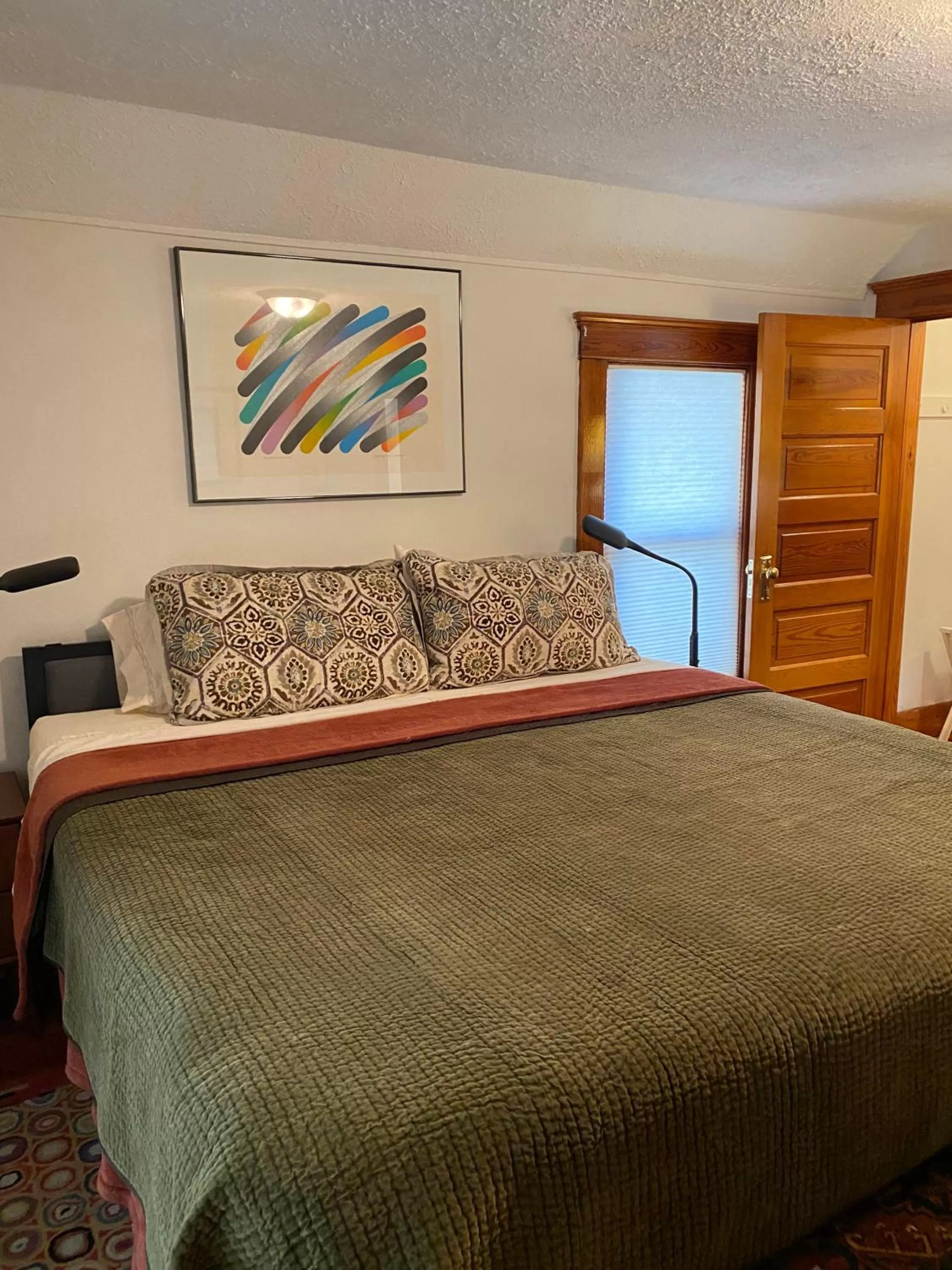 Bedroom, Bed in Burnt Toast Inn