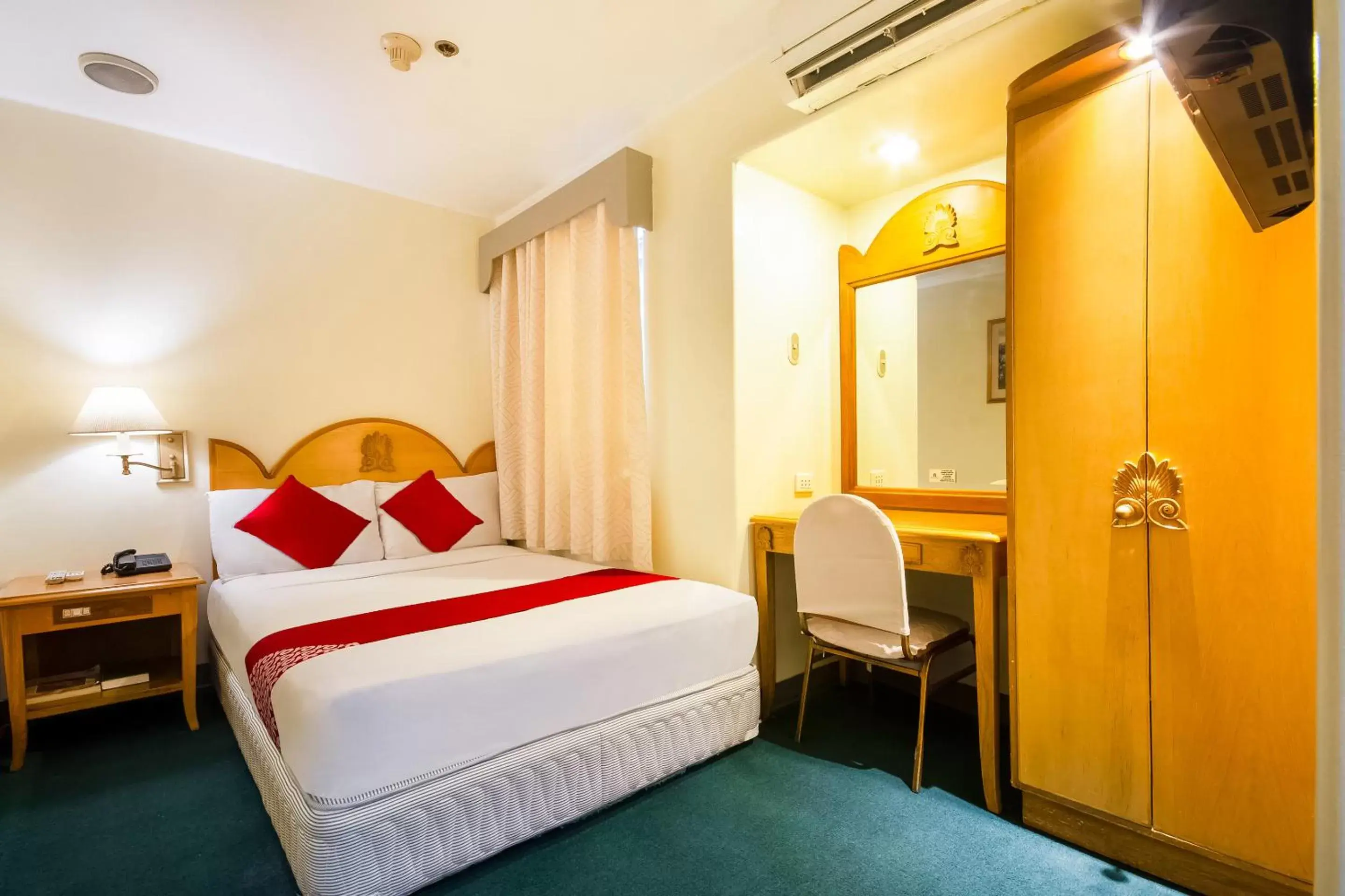 Standard Double Room in Palladium Suites Hotel Standard Double Room in Palladium Suites Hotel