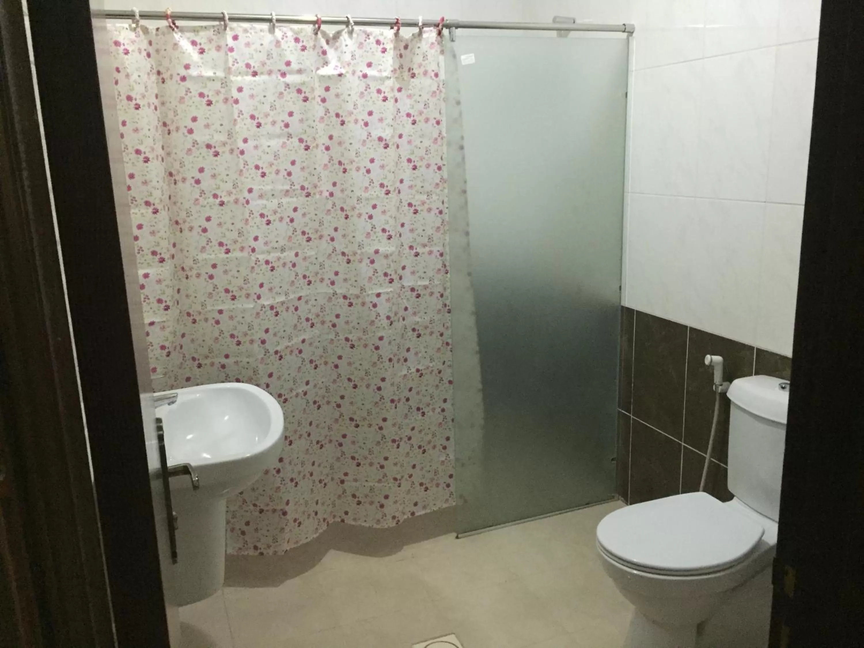Shower, Bathroom in Al Tawheed Hotel Apartments