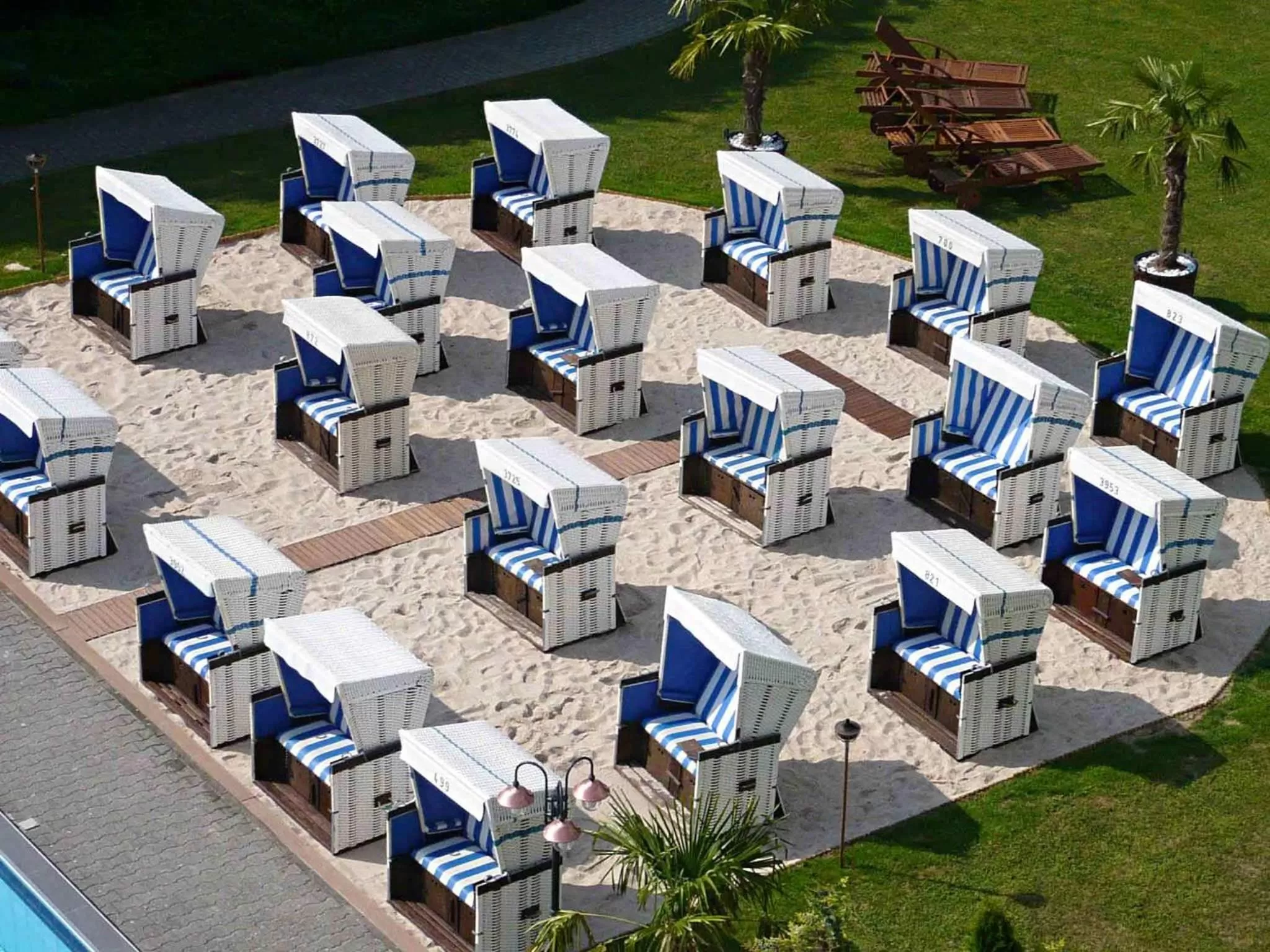 Swimming pool in Mercure Hotel Frankfurt Eschborn Ost