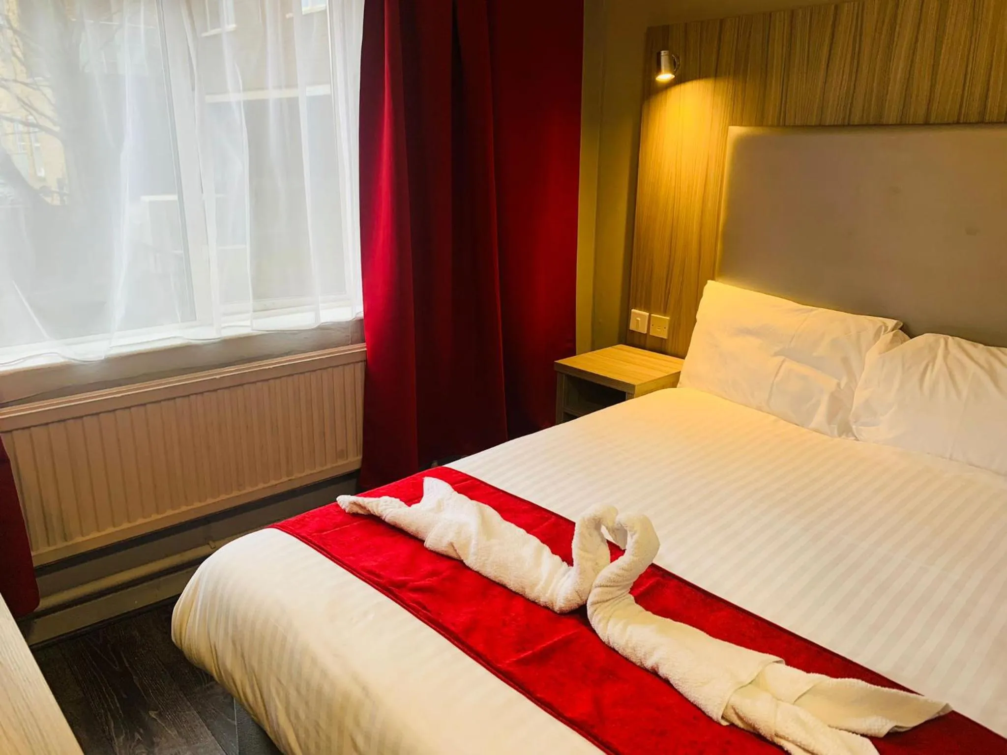 Bedroom, Bed in Hotel Lily