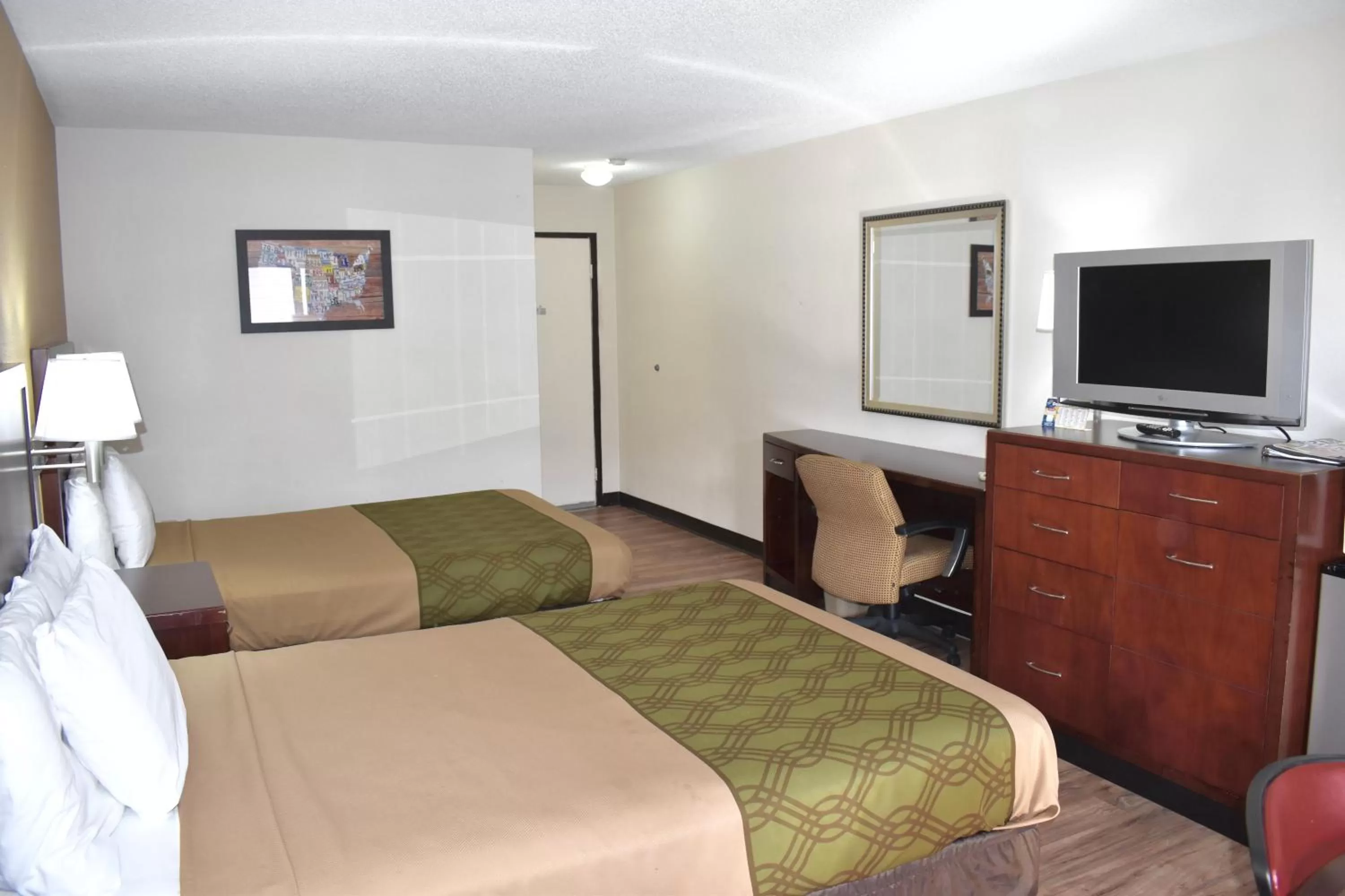 Bedroom, Bed in Bridge Views Inn Stroudsburg