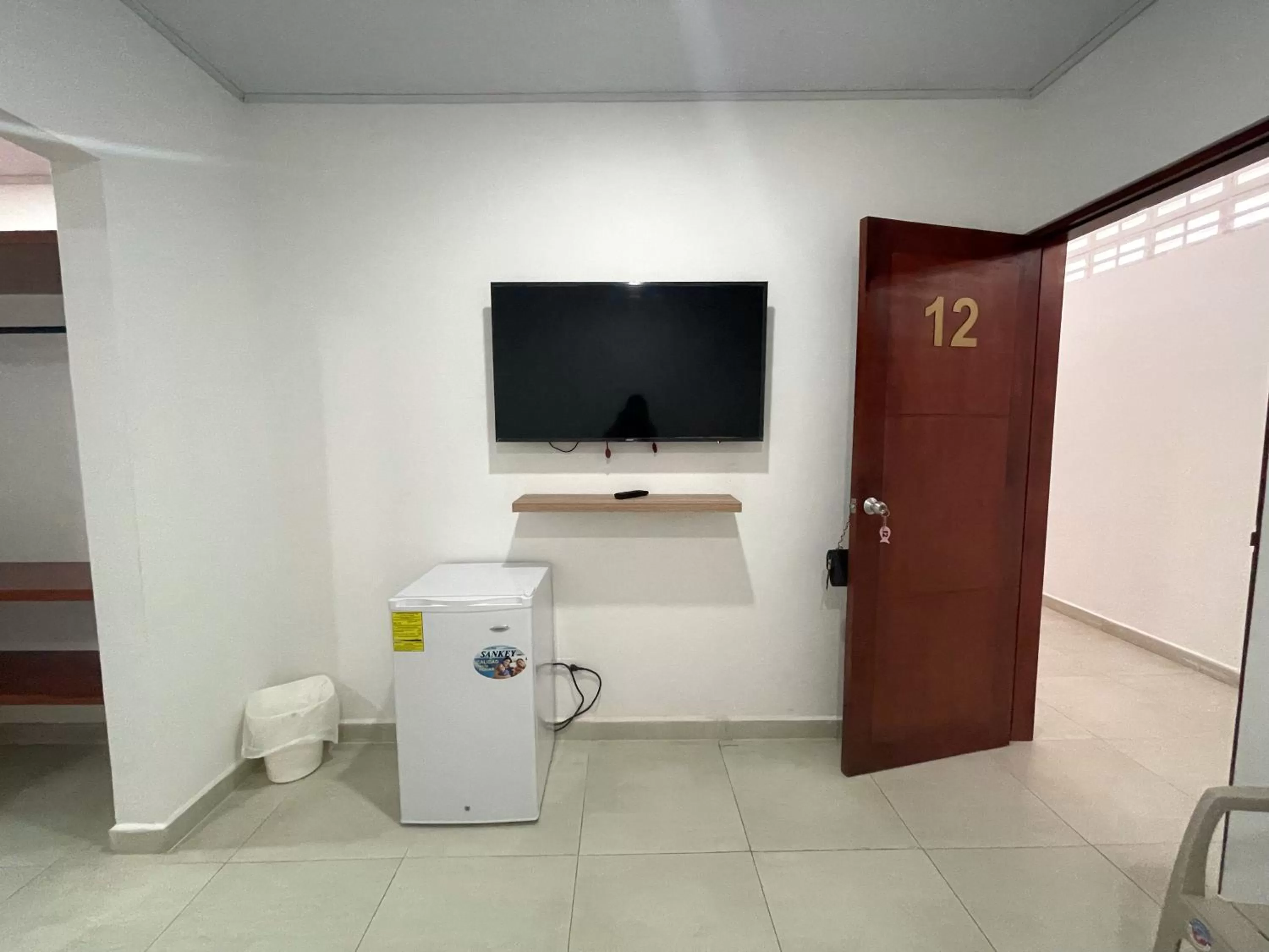 TV and multimedia, TV/Entertainment Center in Apartahotel Caribe Diez