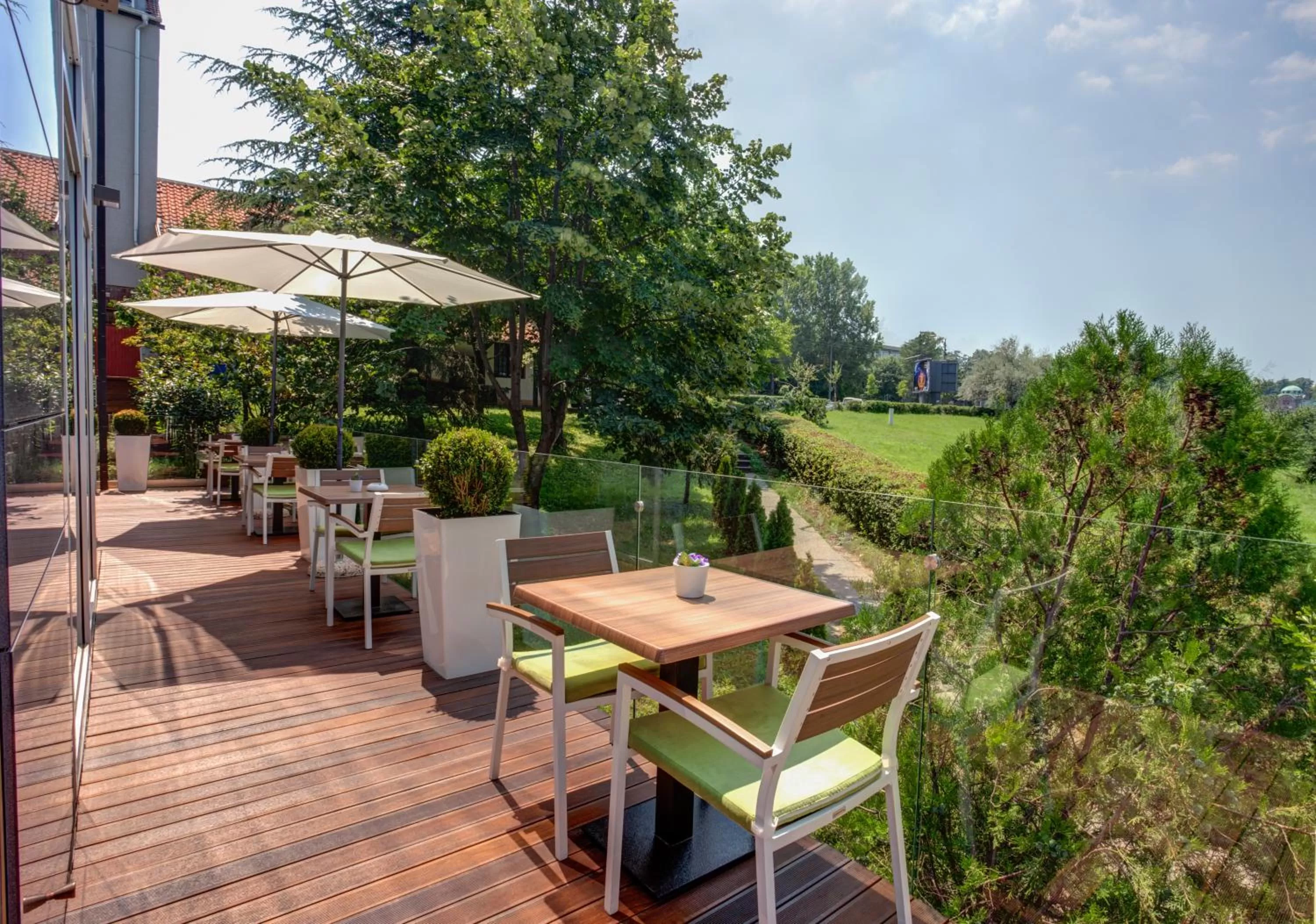 Restaurant/places to eat in Hotel Heritage