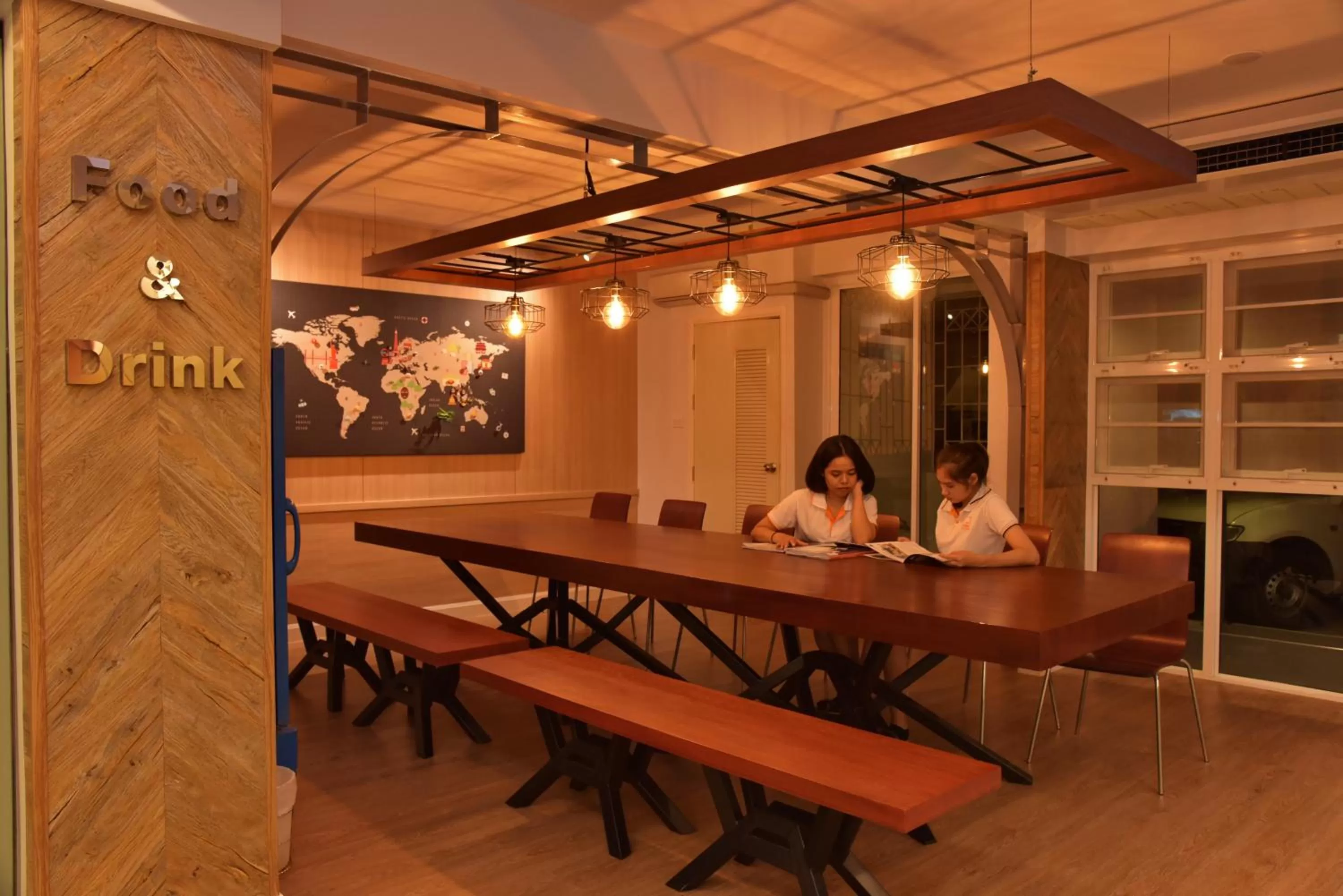 Communal lounge/ TV room in BaanHim