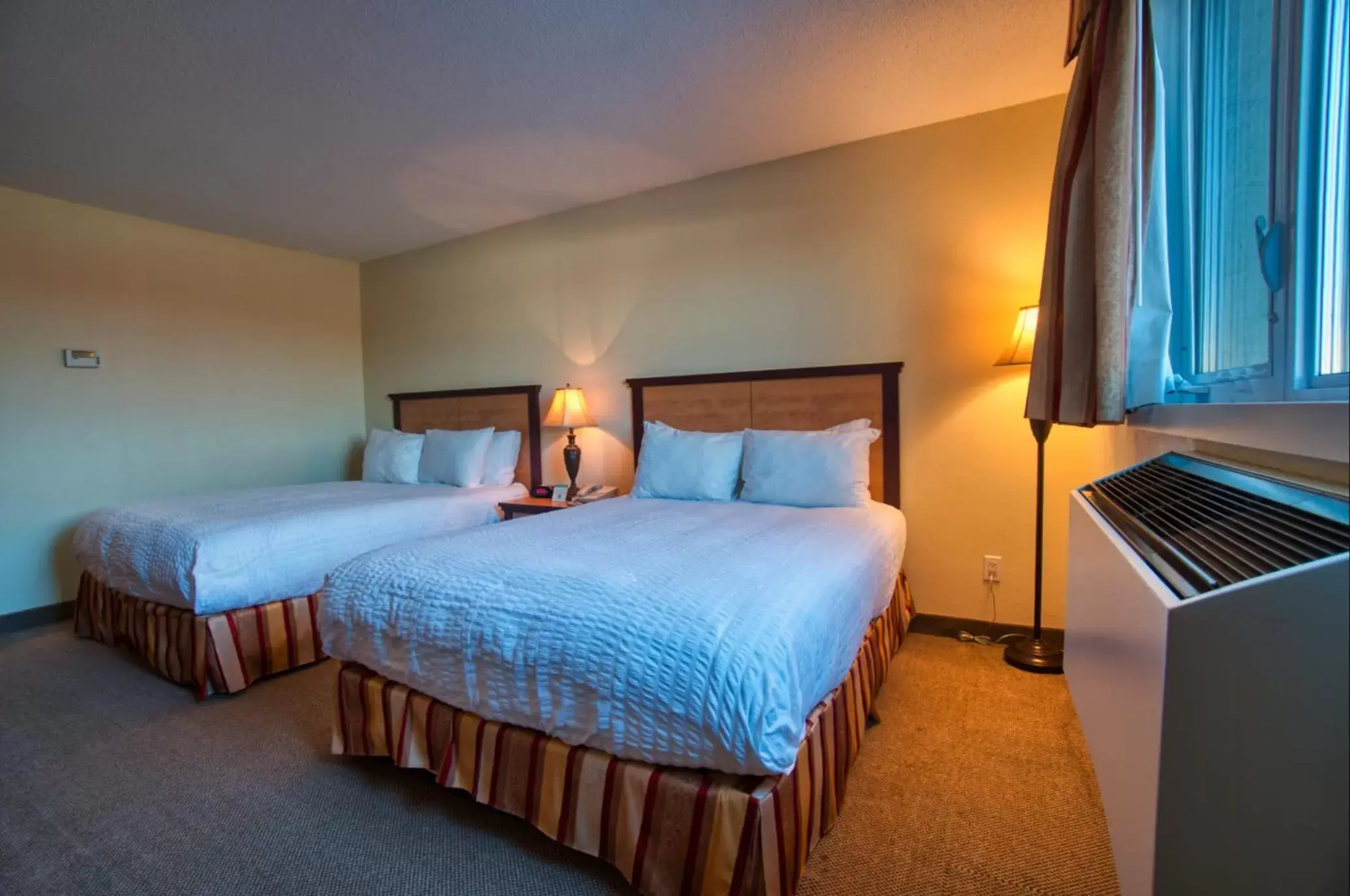 Queen Room with Two Queen Beds in Park West Inn Queen Room with Two Queen Beds in Park West Inn