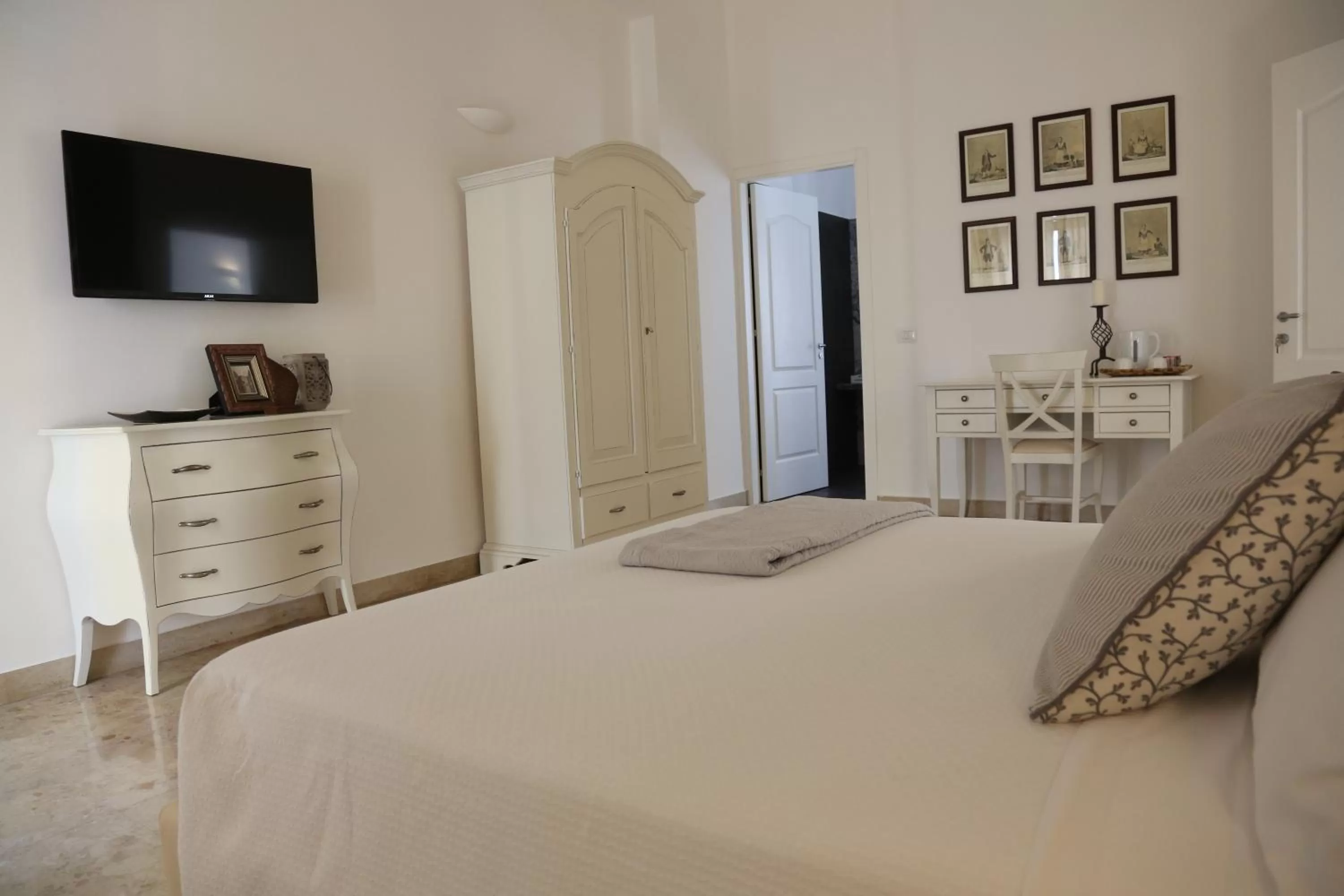 Photo of the whole room, Bed in Dimi House