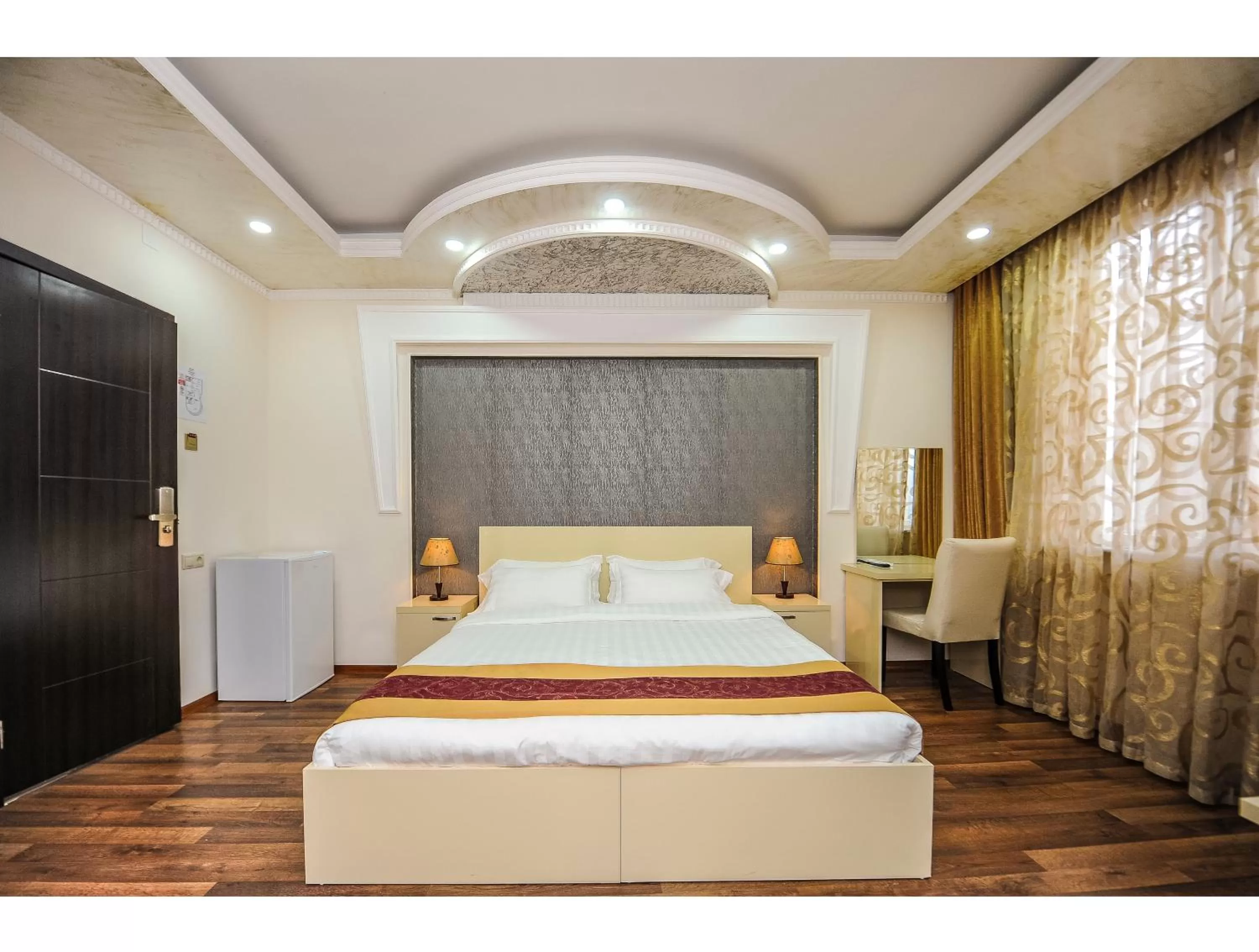 Property building, Bed in Hotel Aisi