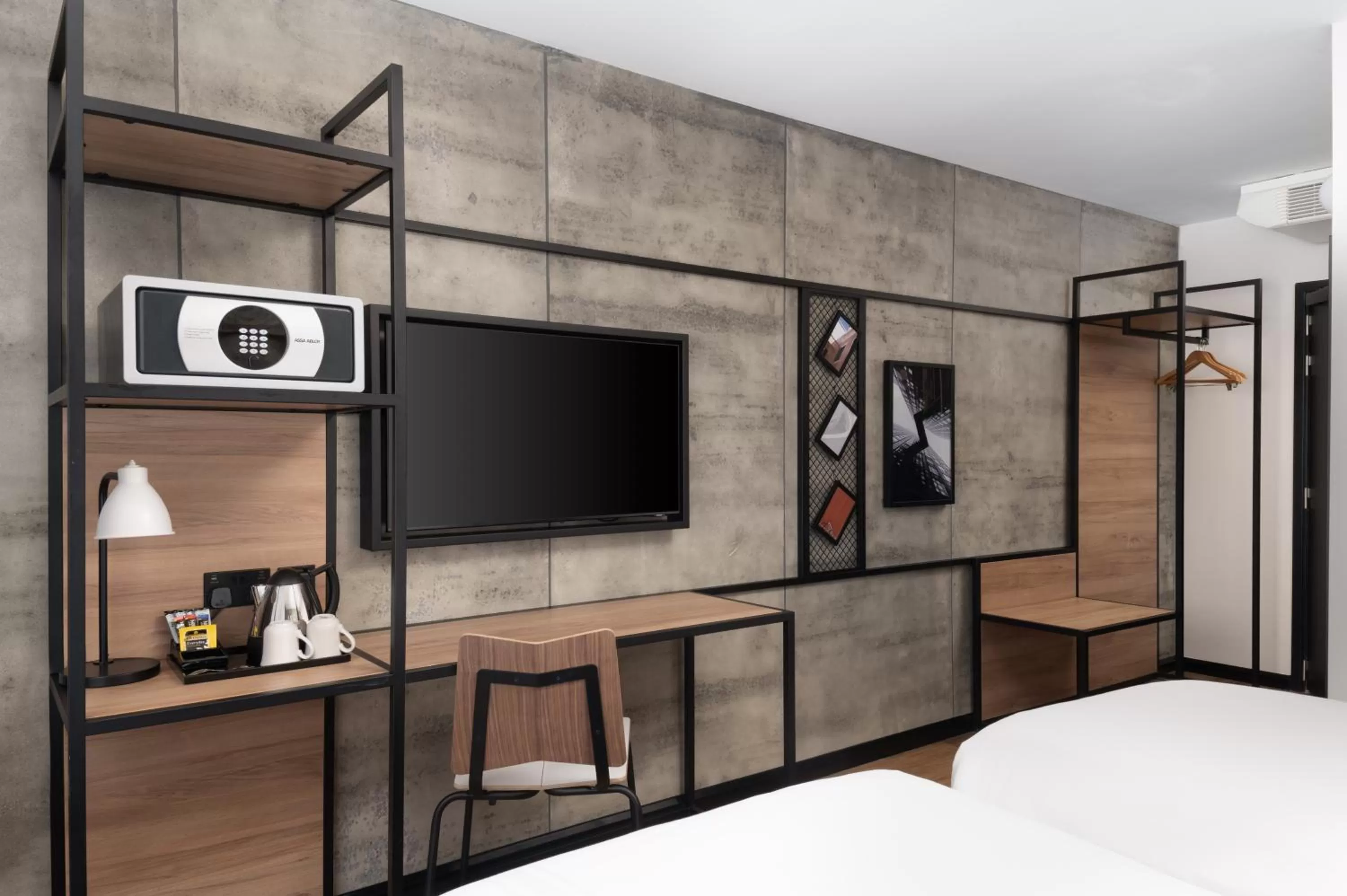 Bed in ibis London Earls Court