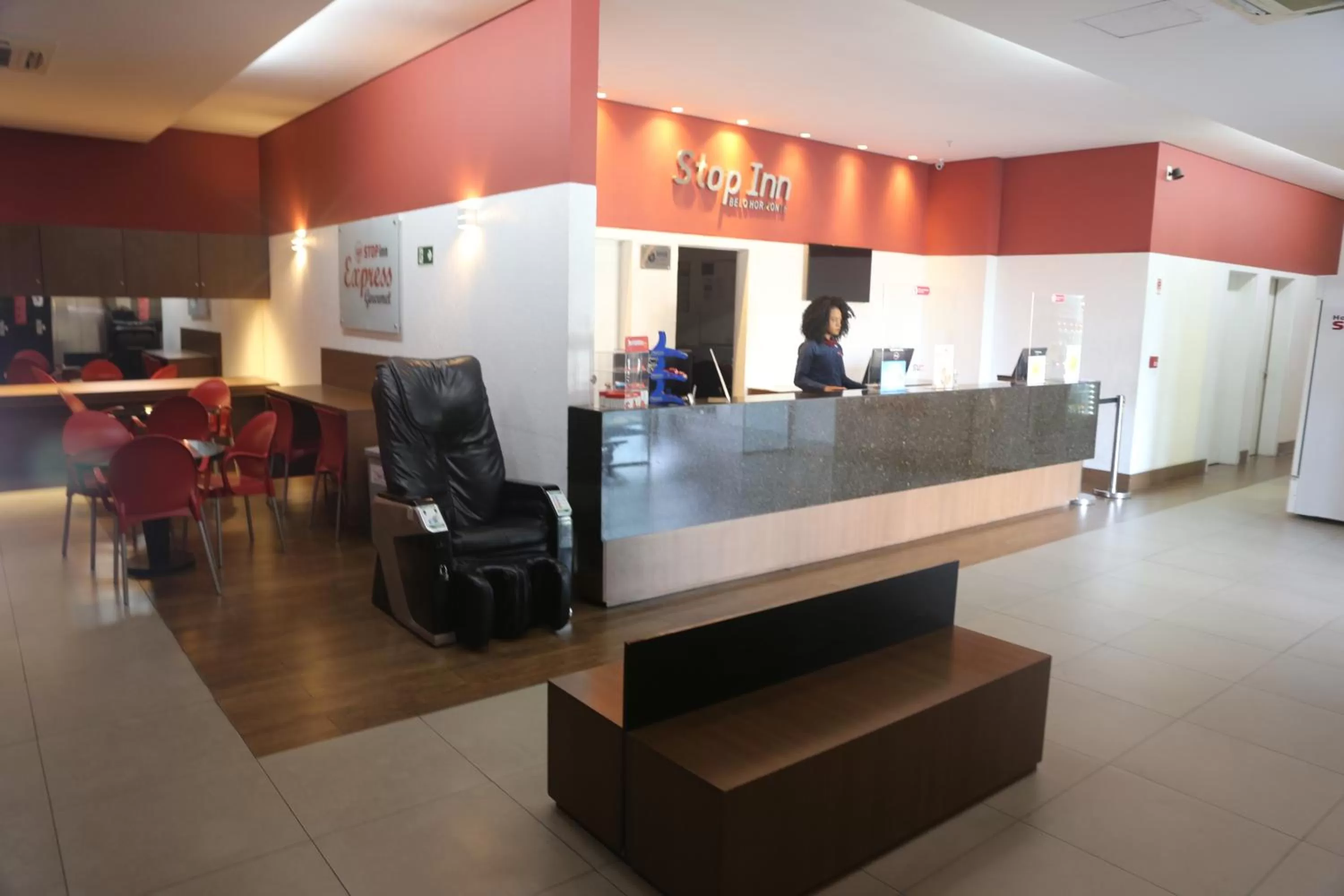 Seating area in Stop Inn Antonio Carlos