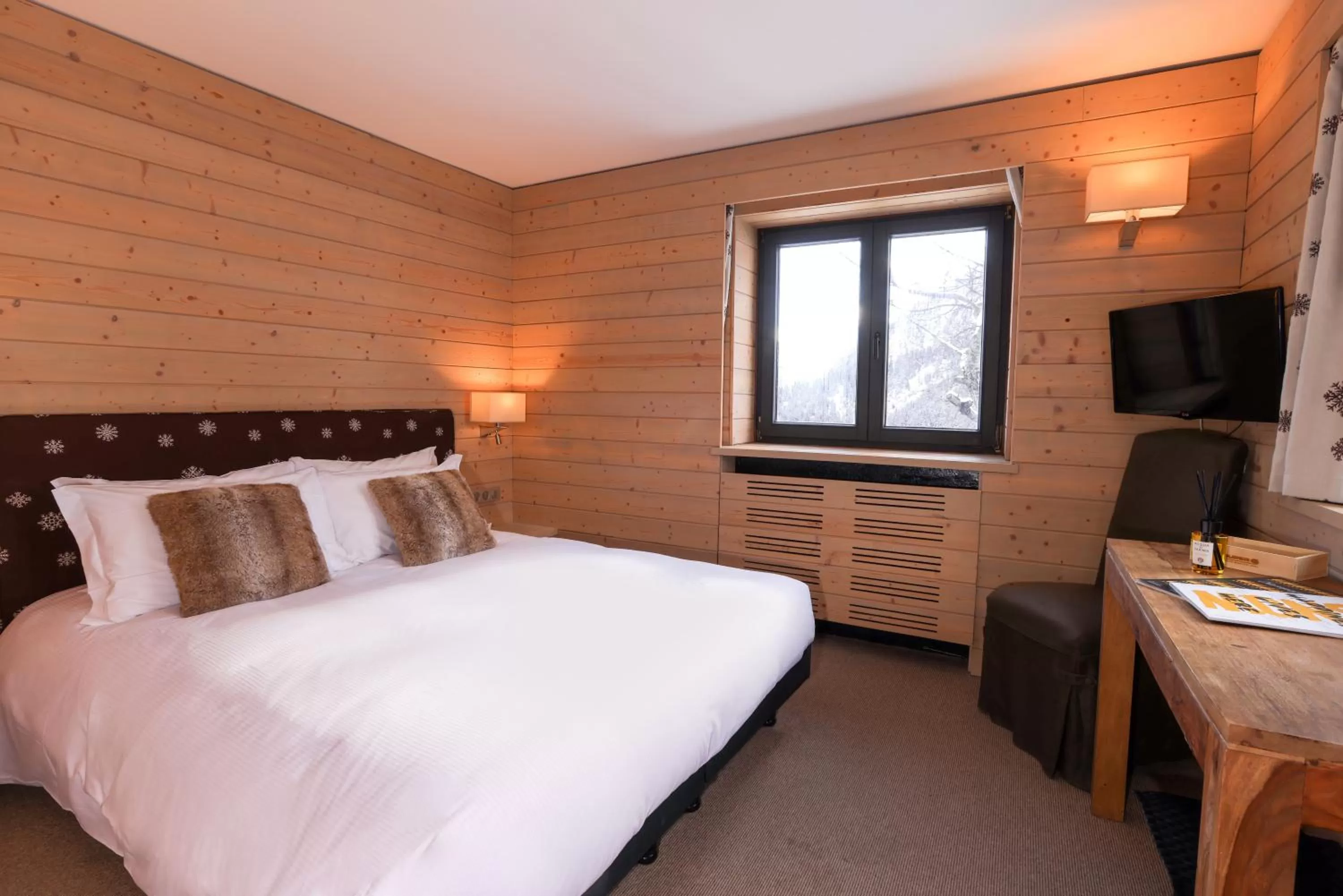 Bedroom, Bed in Super G