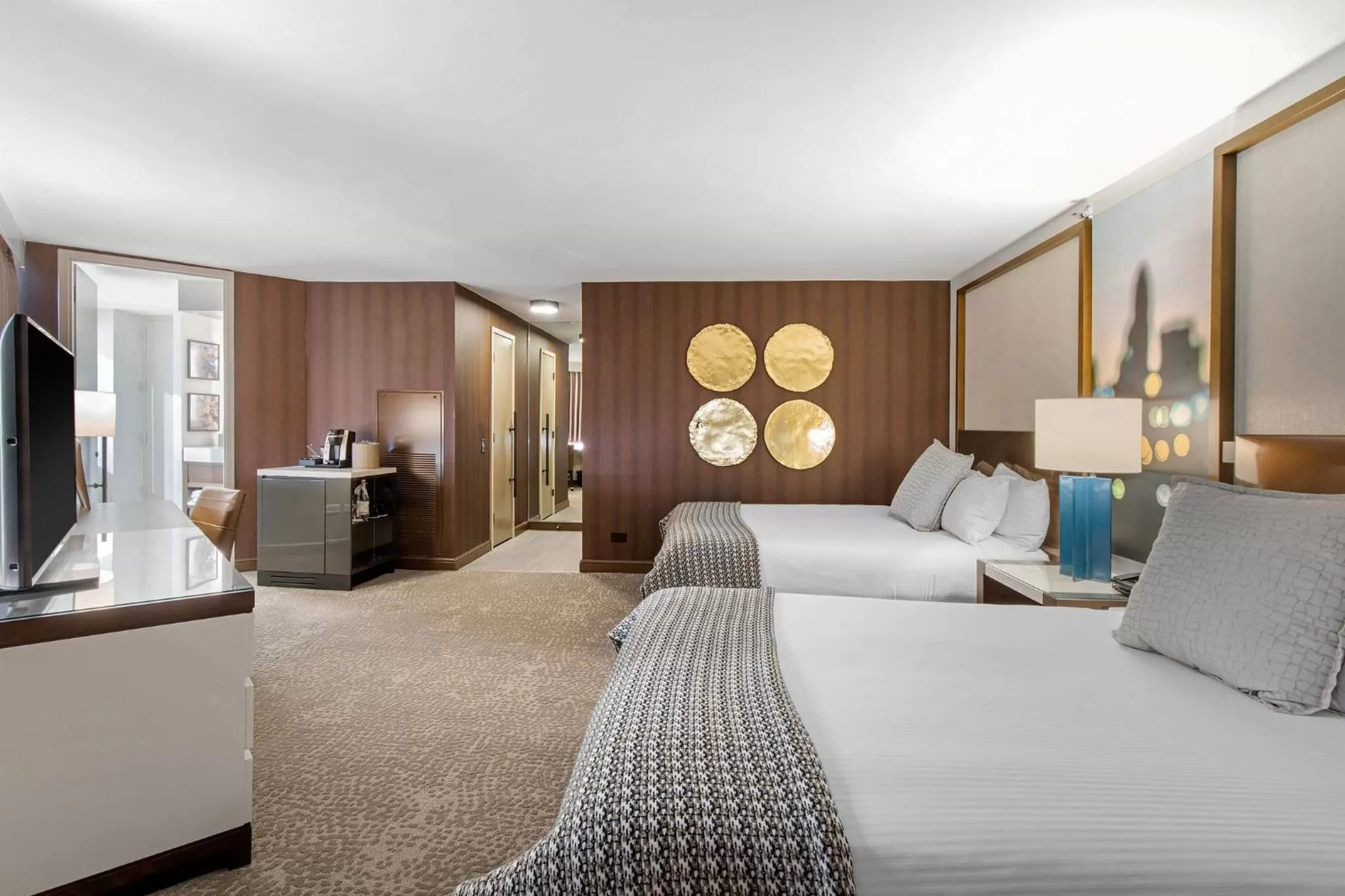 Photo of the whole room, Bed in Omni Charlotte Hotel