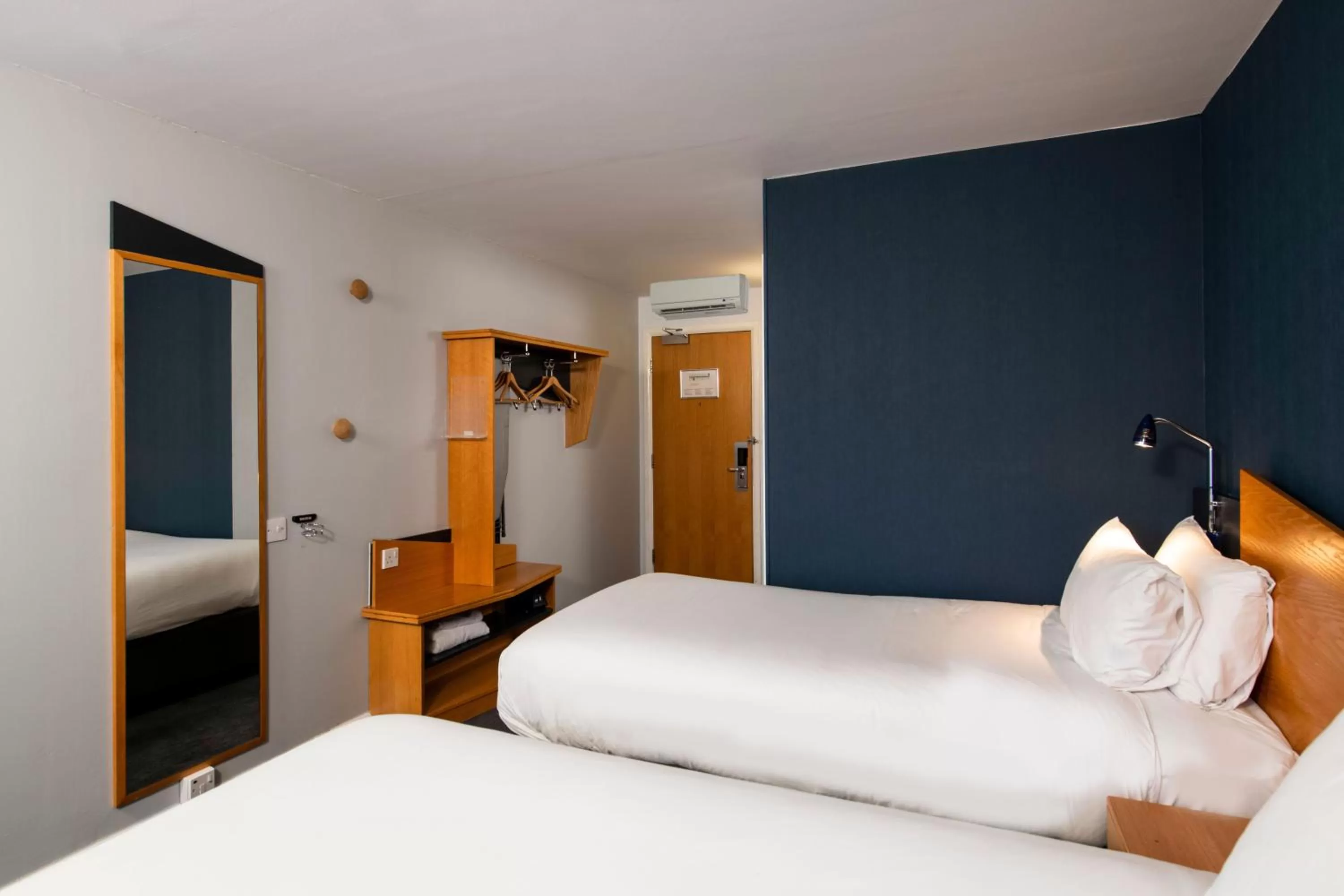 Bedroom, Bed in Holiday Inn Express Warwick - Stratford-upon-Avon by IHG