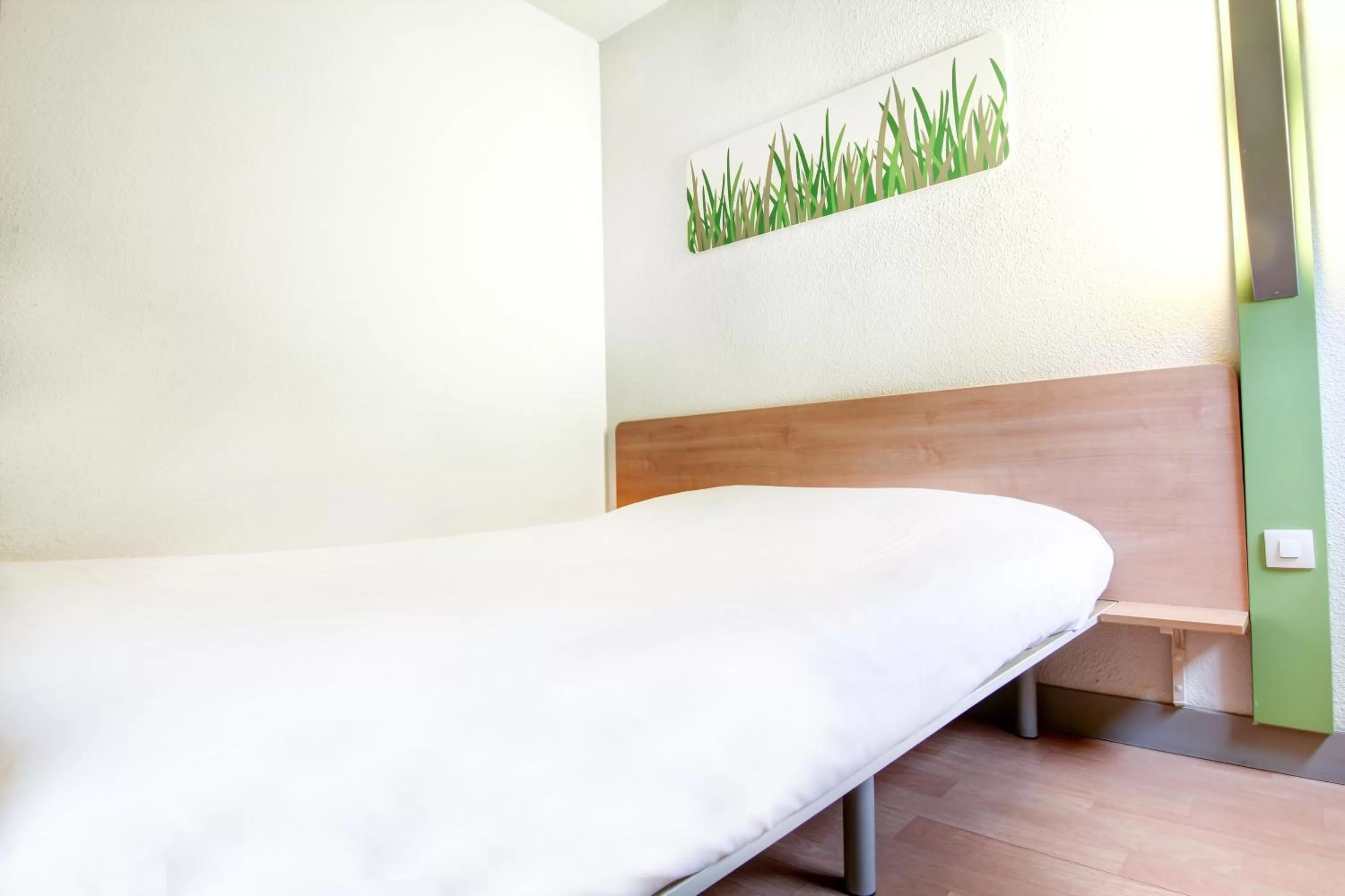 Bed in ibis budget Chateaudun