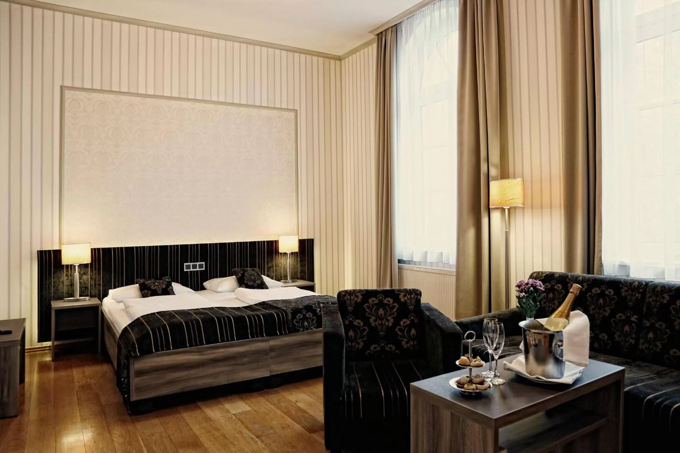 Photo of the whole room, Bed in Konsumhotel Dorotheenhof Weimar