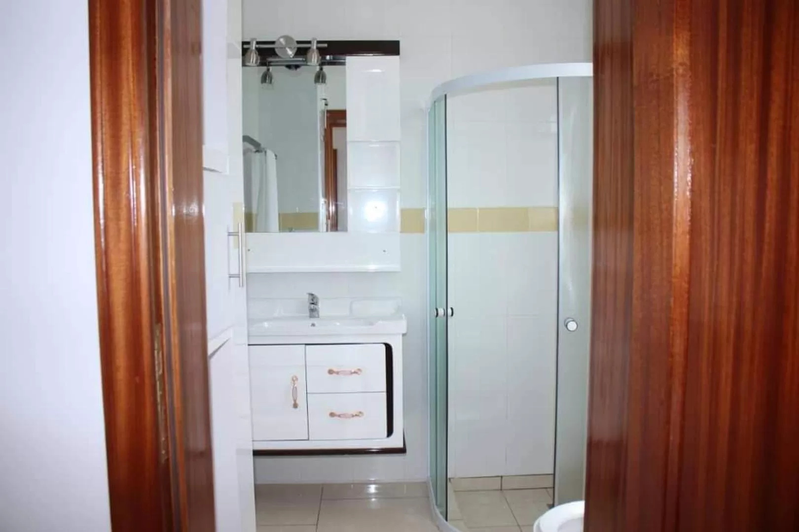 Bathroom in Hôtel Maisons-Sifa