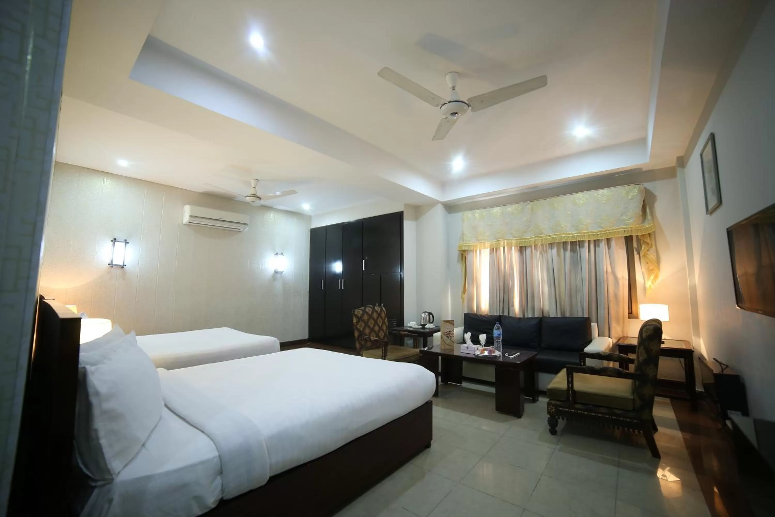 Photo of the whole room in Hotel Multan Continental