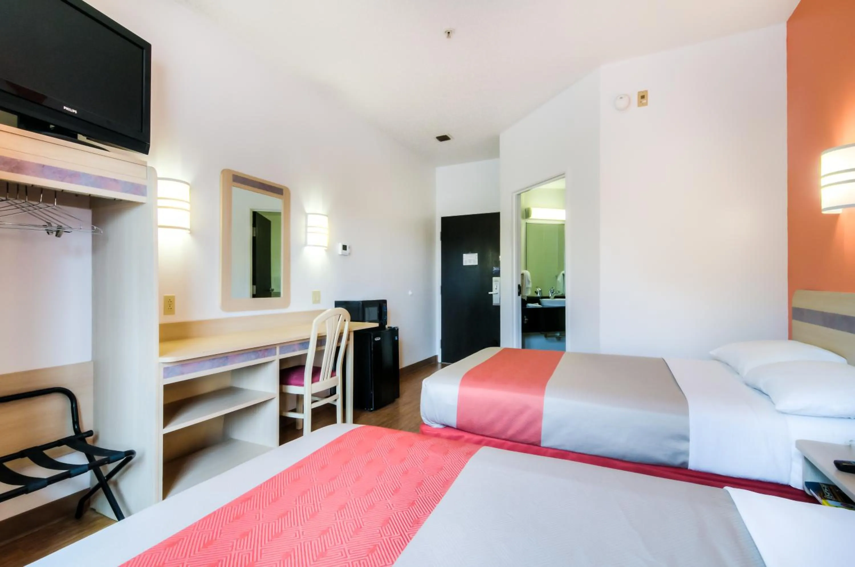 Bedroom, Bed in Motel 6-Joliet, IL - Chicago - I-55