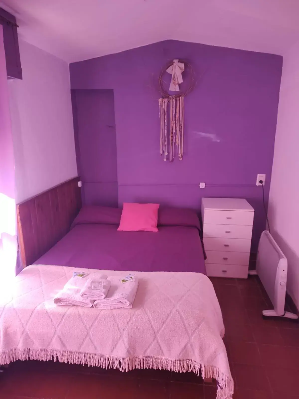 Standard Double Room with Shared Bathroom in Bella Vista Hostel en el centro & cabañas en la montaña Standard Double Room with Shared Bathroom in Bella Vista Hostel en el centro & cabañas en la montaña