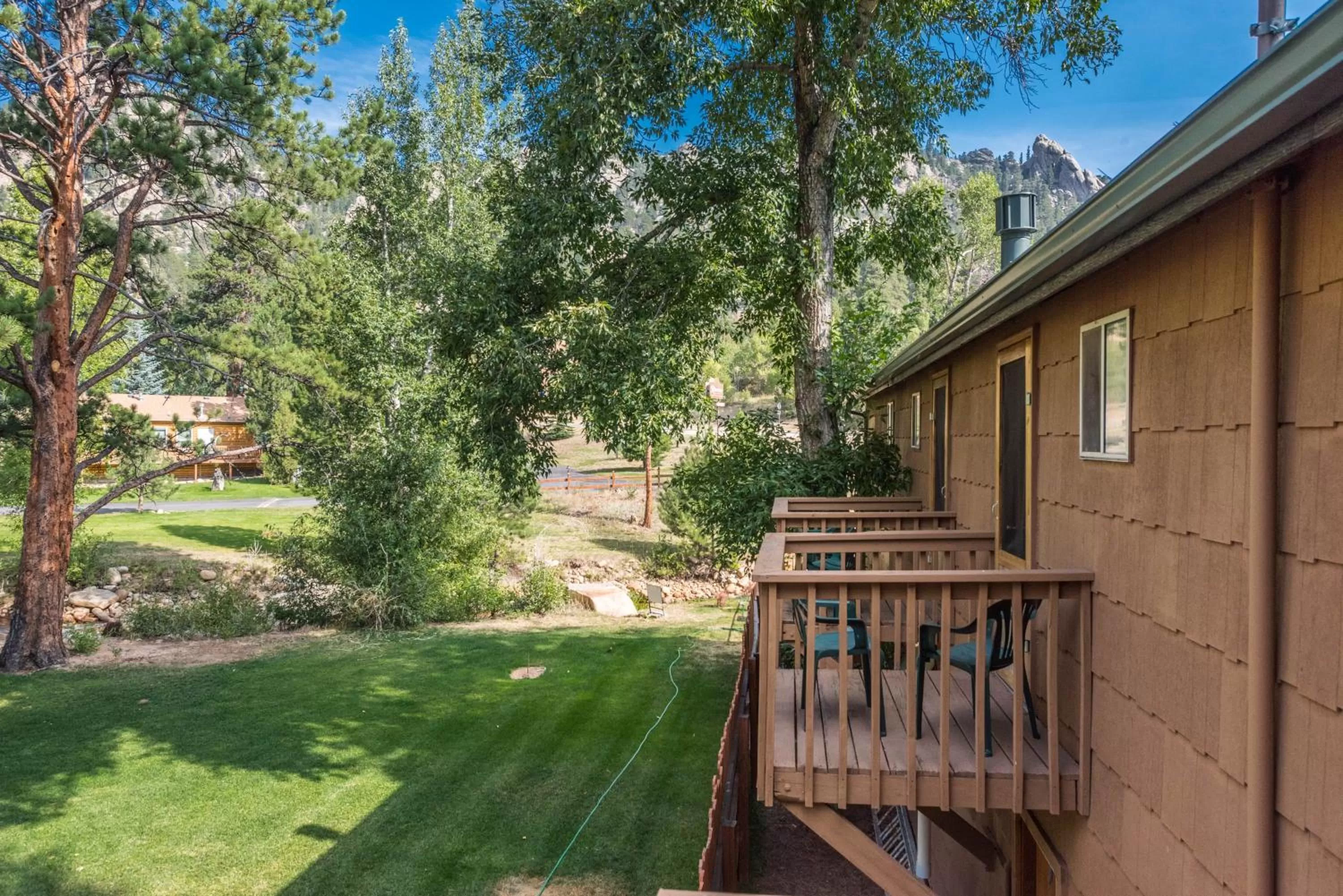 4 Seasons Inn on Fall River