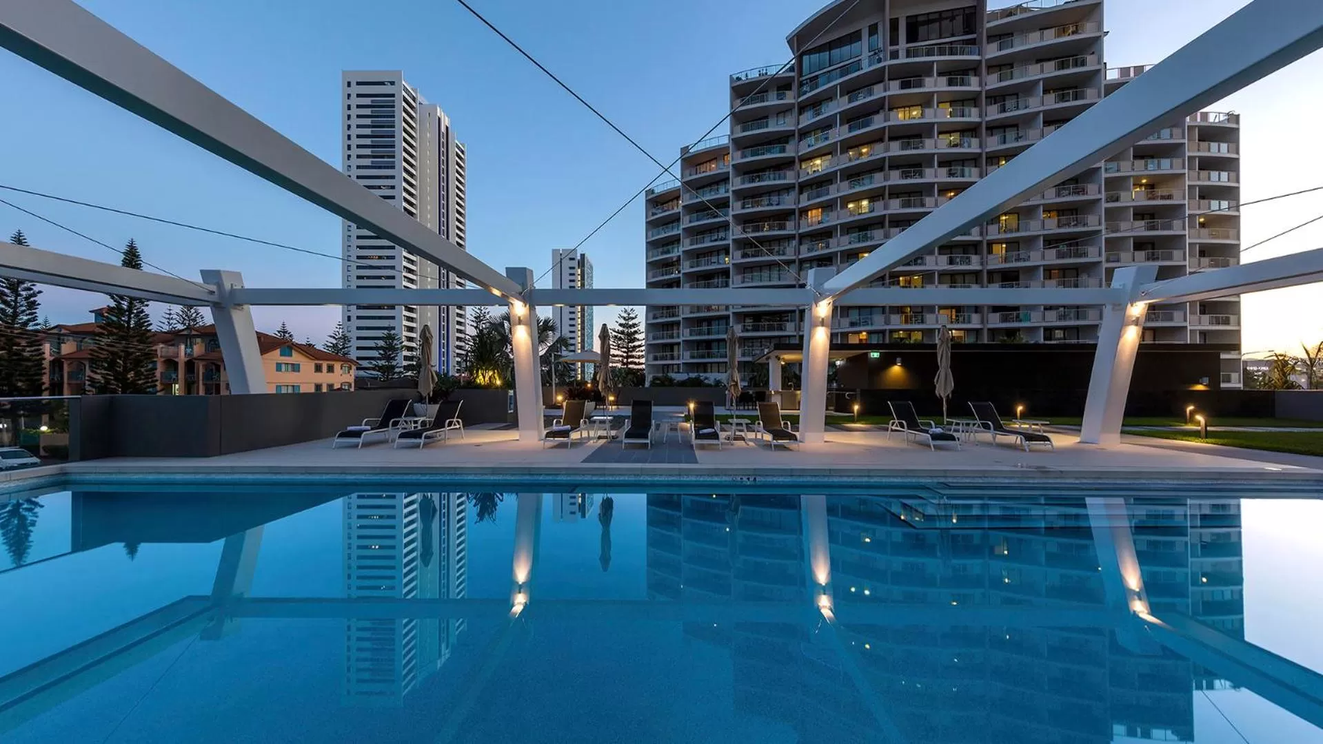 Swimming pool in Avani Broadbeach Residences