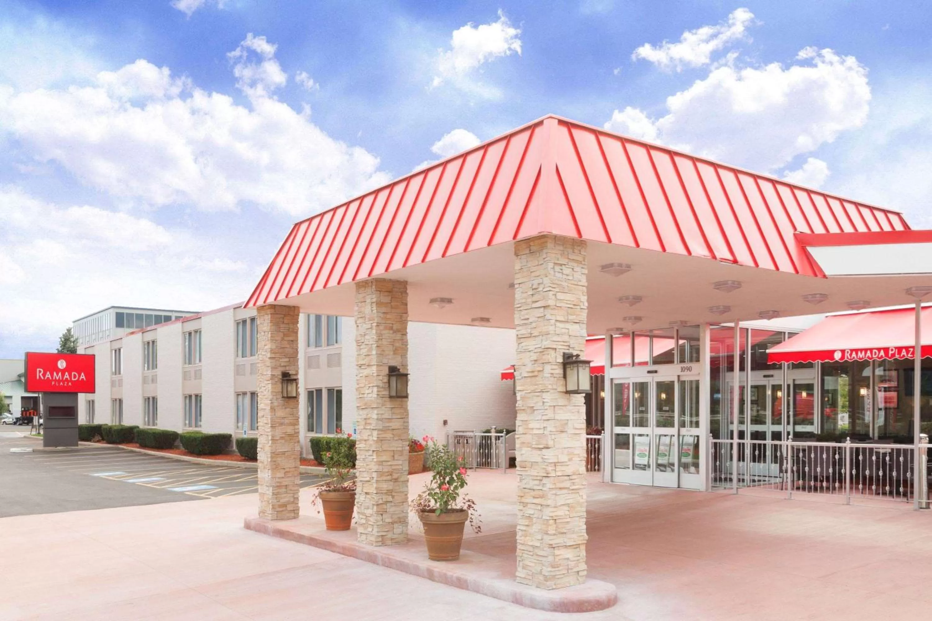 Property building in Ramada Plaza by Wyndham Chicago North Shore